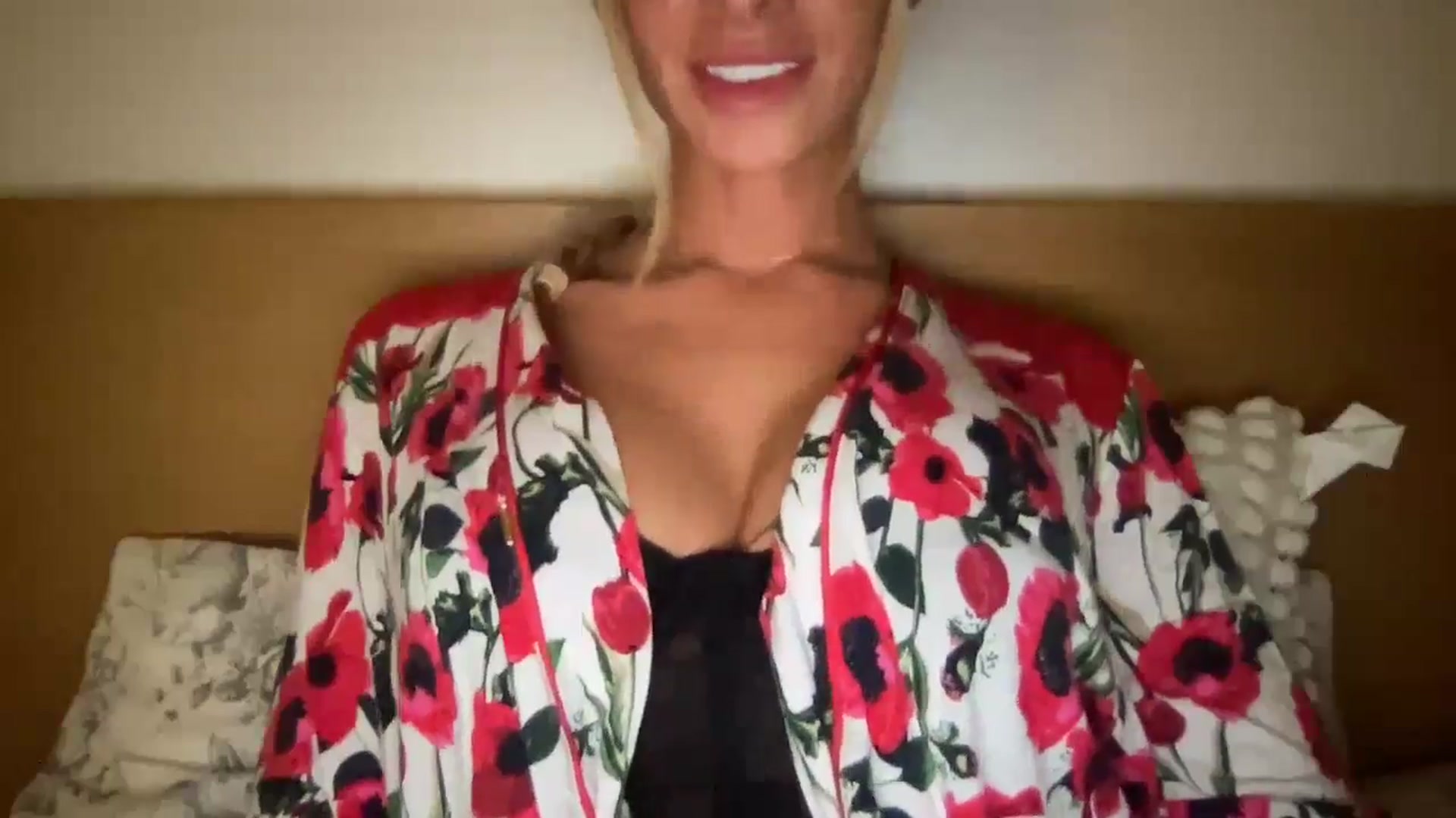 Gallery image thumbnail from Sophia_may7's myfreecams stream on, 05/29/2024, 21:32 image 13 of 20