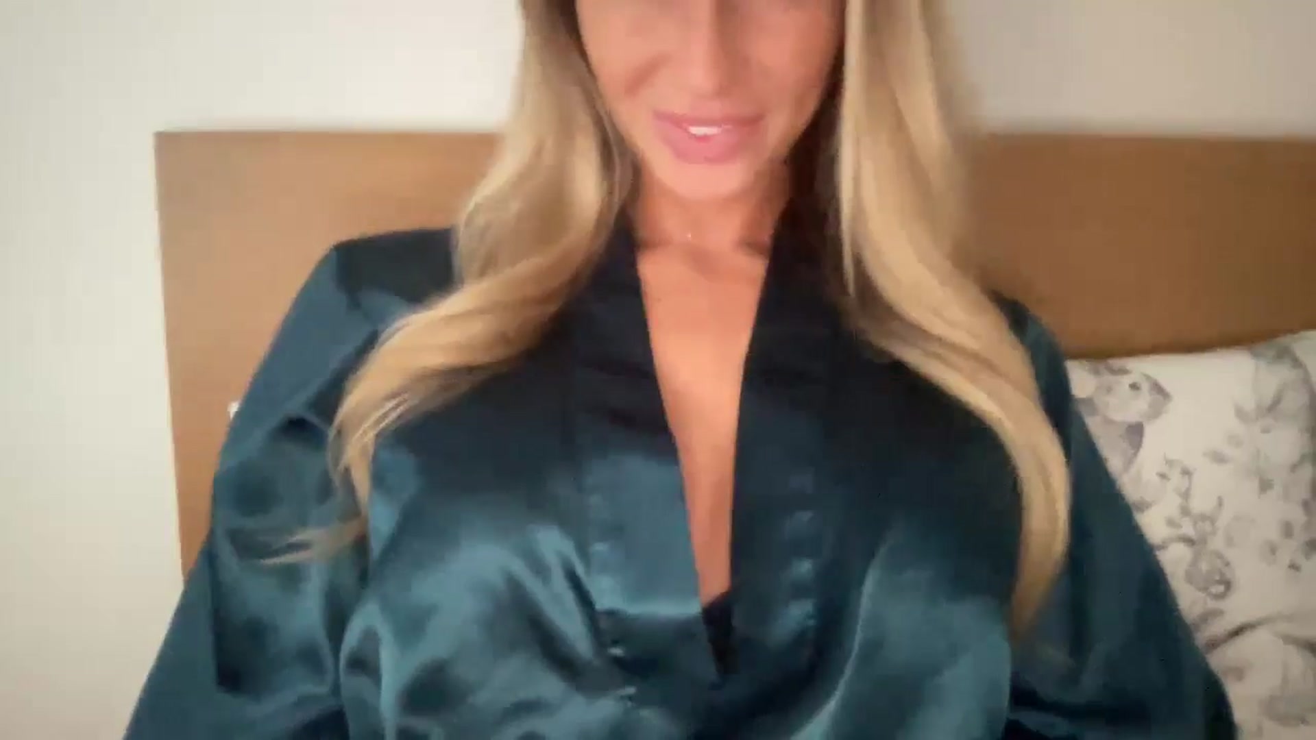 Gallery image thumbnail from Sophia_may7's myfreecams stream on, 06/03/2024, 14:14 image 13 of 20