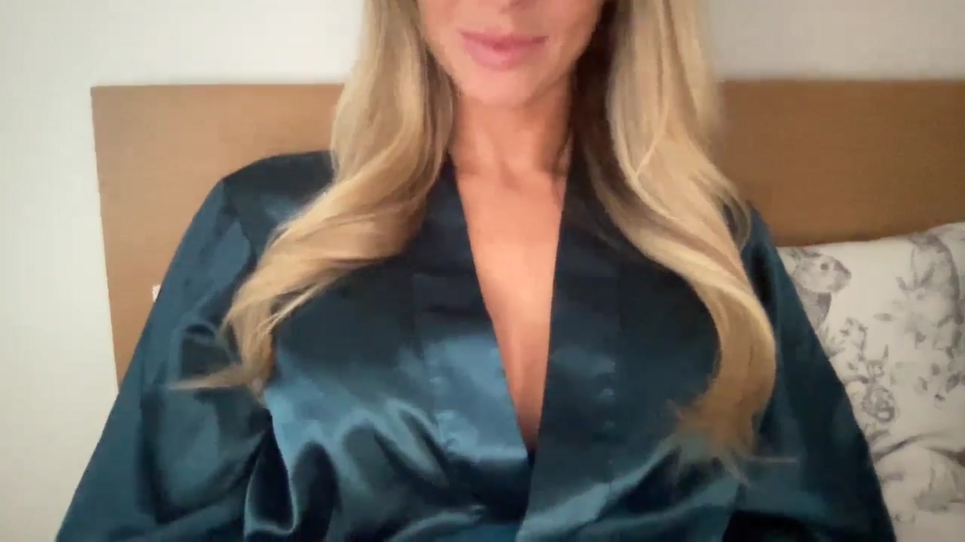 Gallery image thumbnail from Sophia_may7's myfreecams stream on, 06/03/2024, 14:14 image 8 of 20