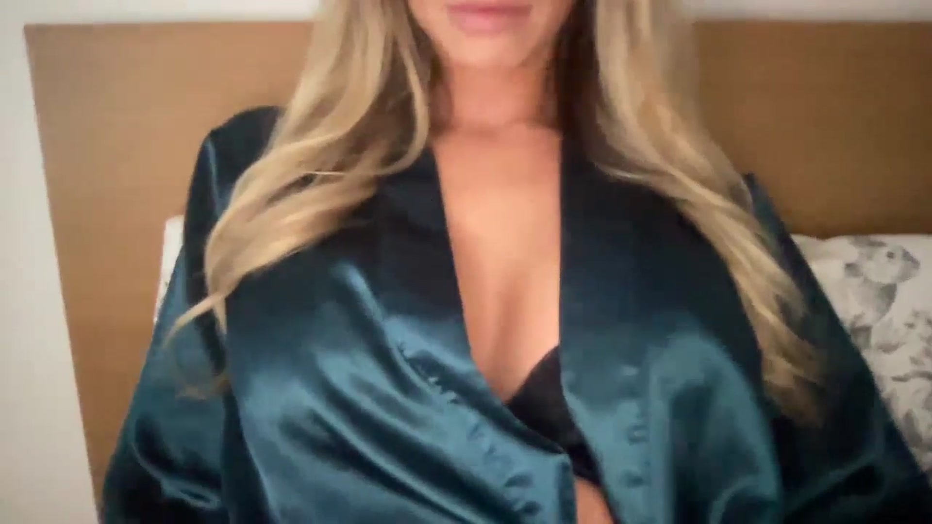 Gallery image thumbnail from Sophia_may7's myfreecams stream on, 06/03/2024, 15:10 image 16 of 20