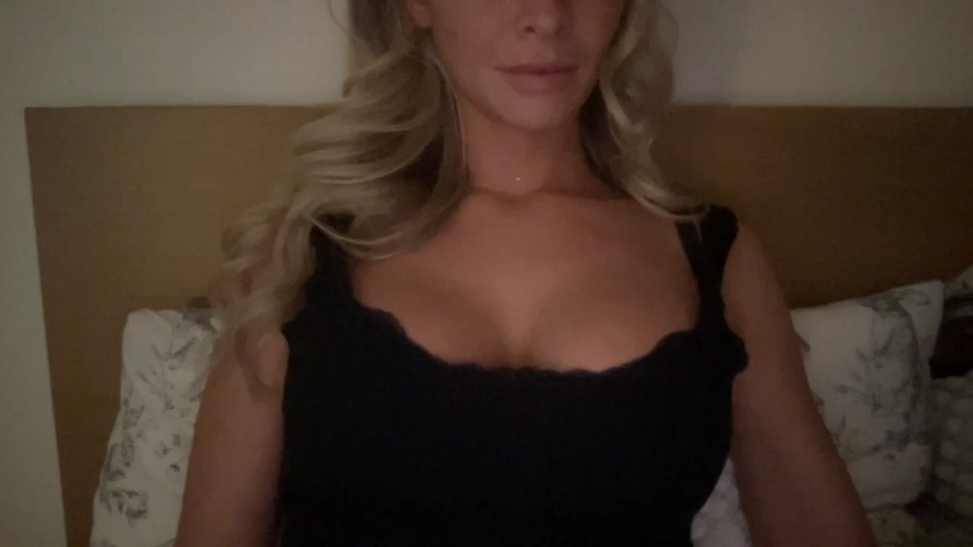 Gallery image thumbnail from Sophia_may7's myfreecams stream on, 06/03/2024, 21:22 image 5 of 20