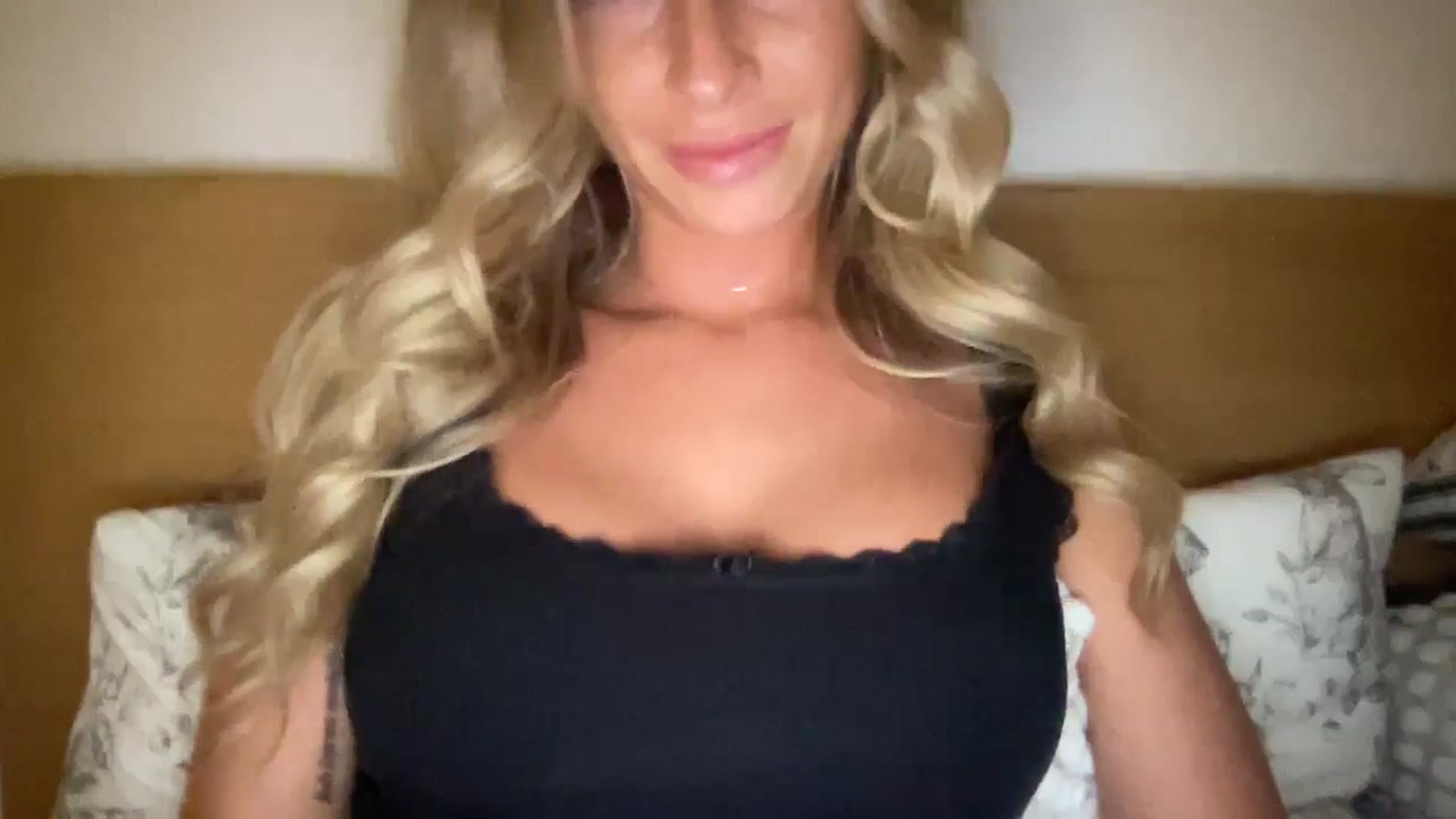 Gallery image thumbnail from Sophia_may7's myfreecams stream on, 06/03/2024, 21:45 image 18 of 20