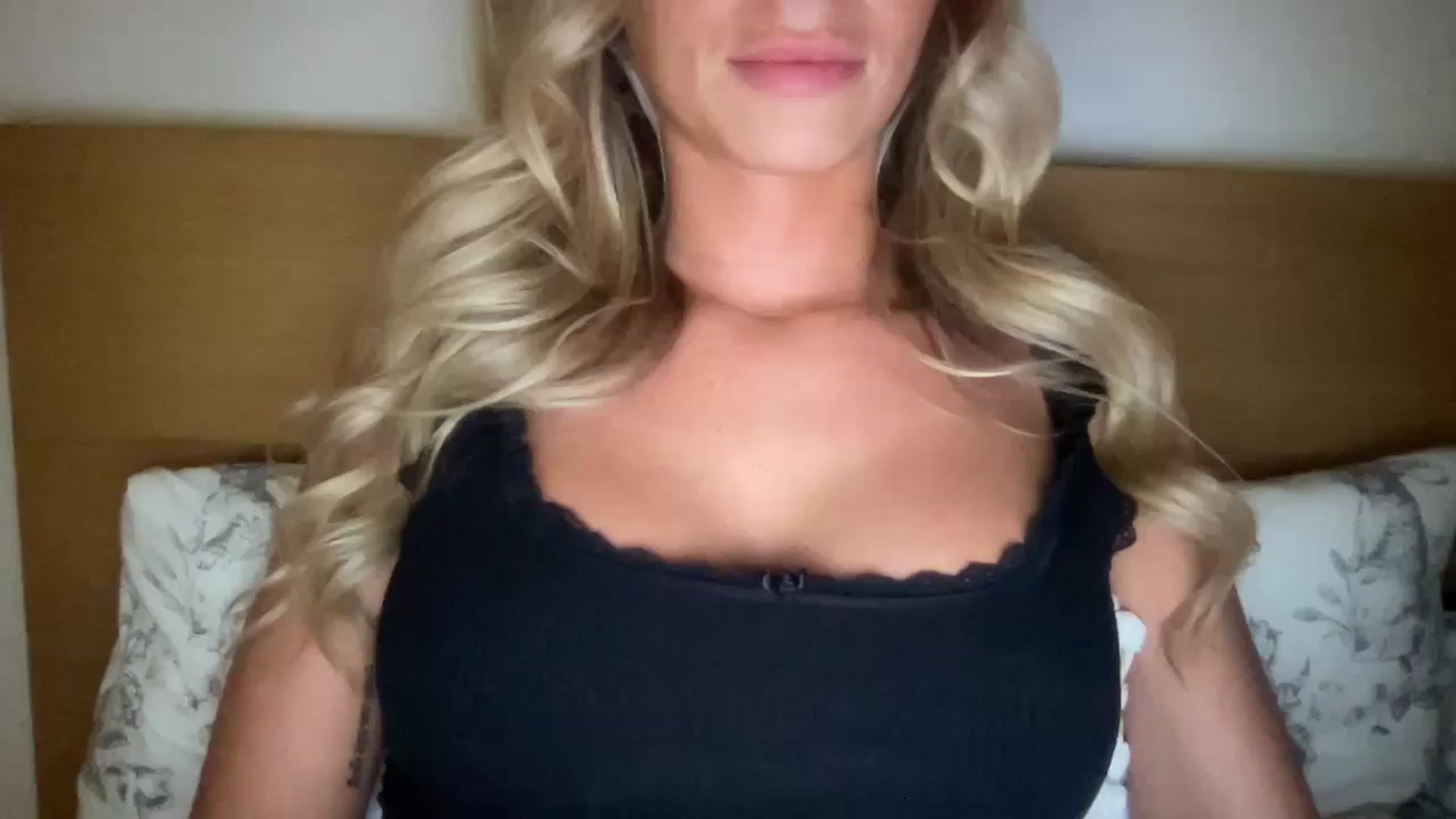 Gallery image thumbnail from Sophia_may7's myfreecams stream on, 06/03/2024, 21:45 image 20 of 20