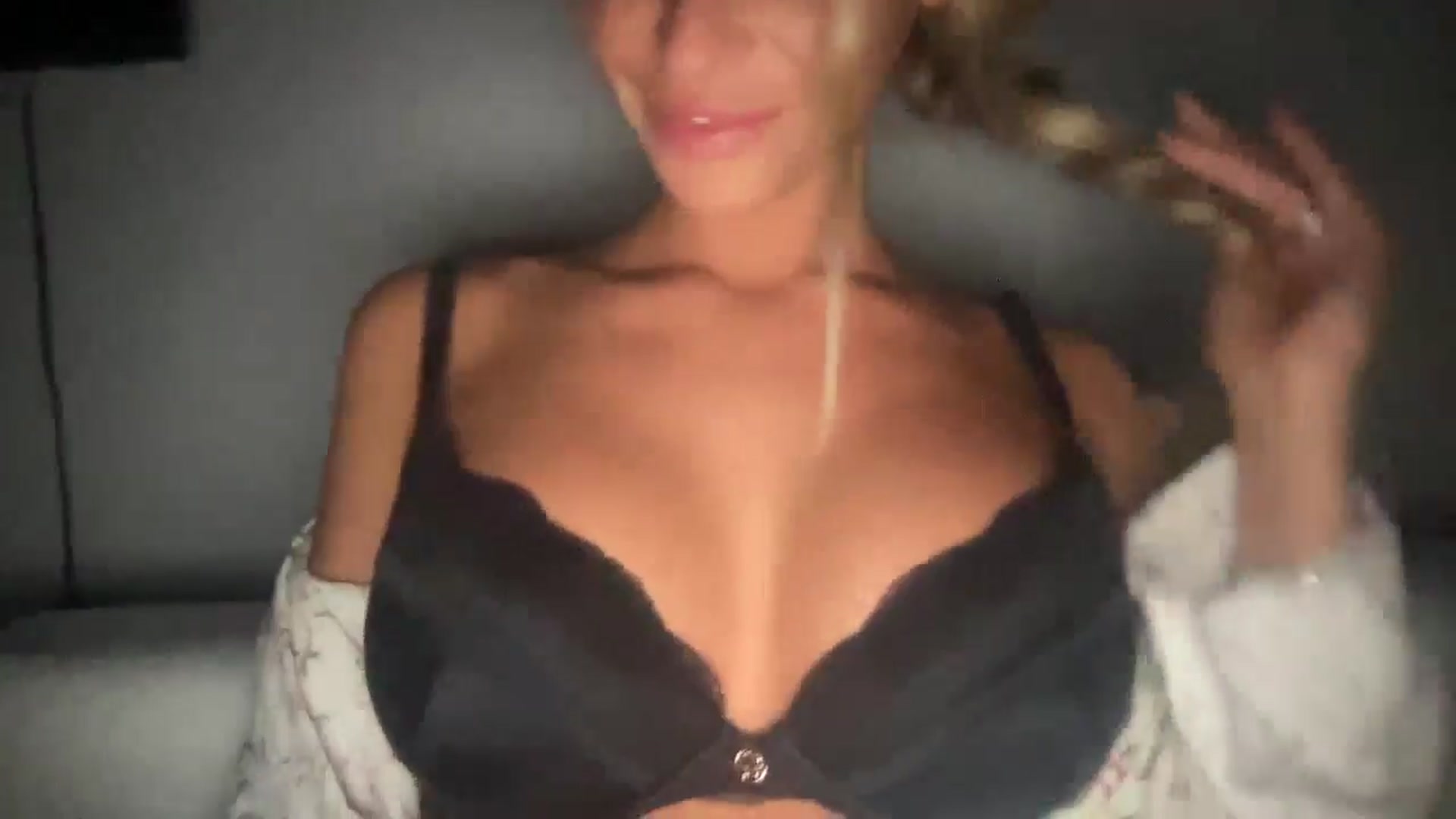 Gallery image thumbnail from Sophia_may7's myfreecams stream on, 06/13/2024, 23:15 image 14 of 20