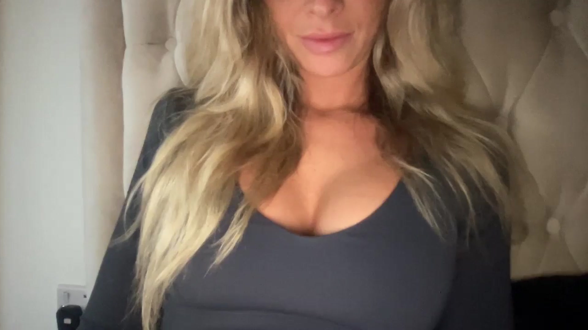 Gallery image thumbnail from Sophia_may7's myfreecams stream on, 06/17/2024, 17:31 image 14 of 20