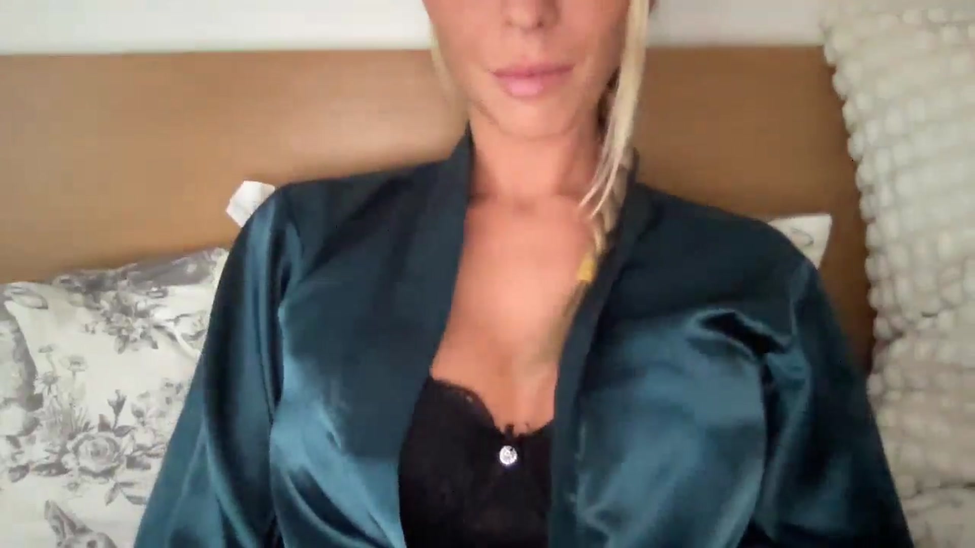 Gallery image thumbnail from Sophia_may7's myfreecams stream on, 06/27/2024, 12:48 image 10 of 20