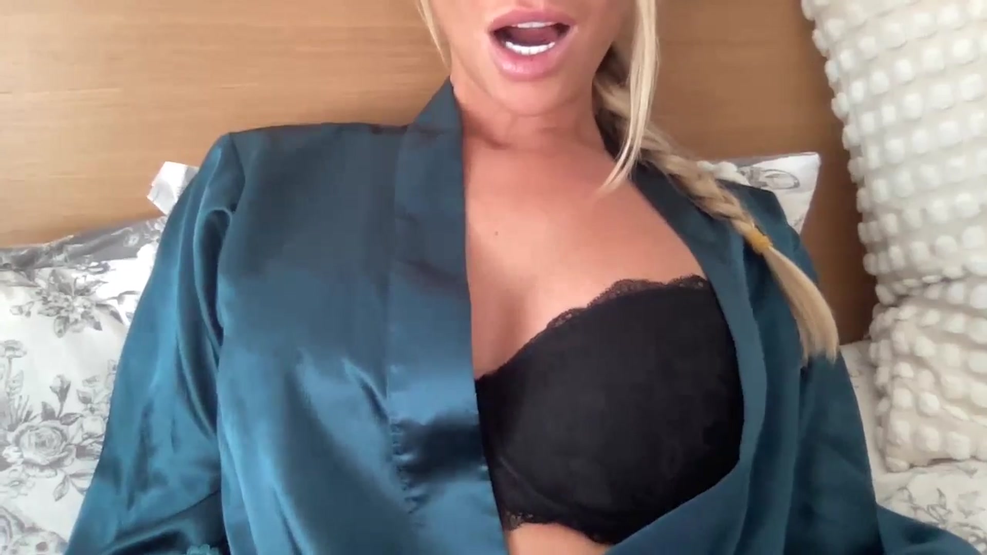 Gallery image thumbnail from Sophia_may7's myfreecams stream on, 06/27/2024, 14:15 image 17 of 20