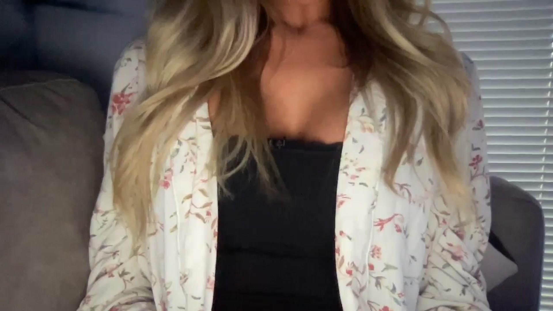 Gallery image thumbnail from Sophia_may7's myfreecams stream on, 06/29/2024, 21:51 image 3 of 20