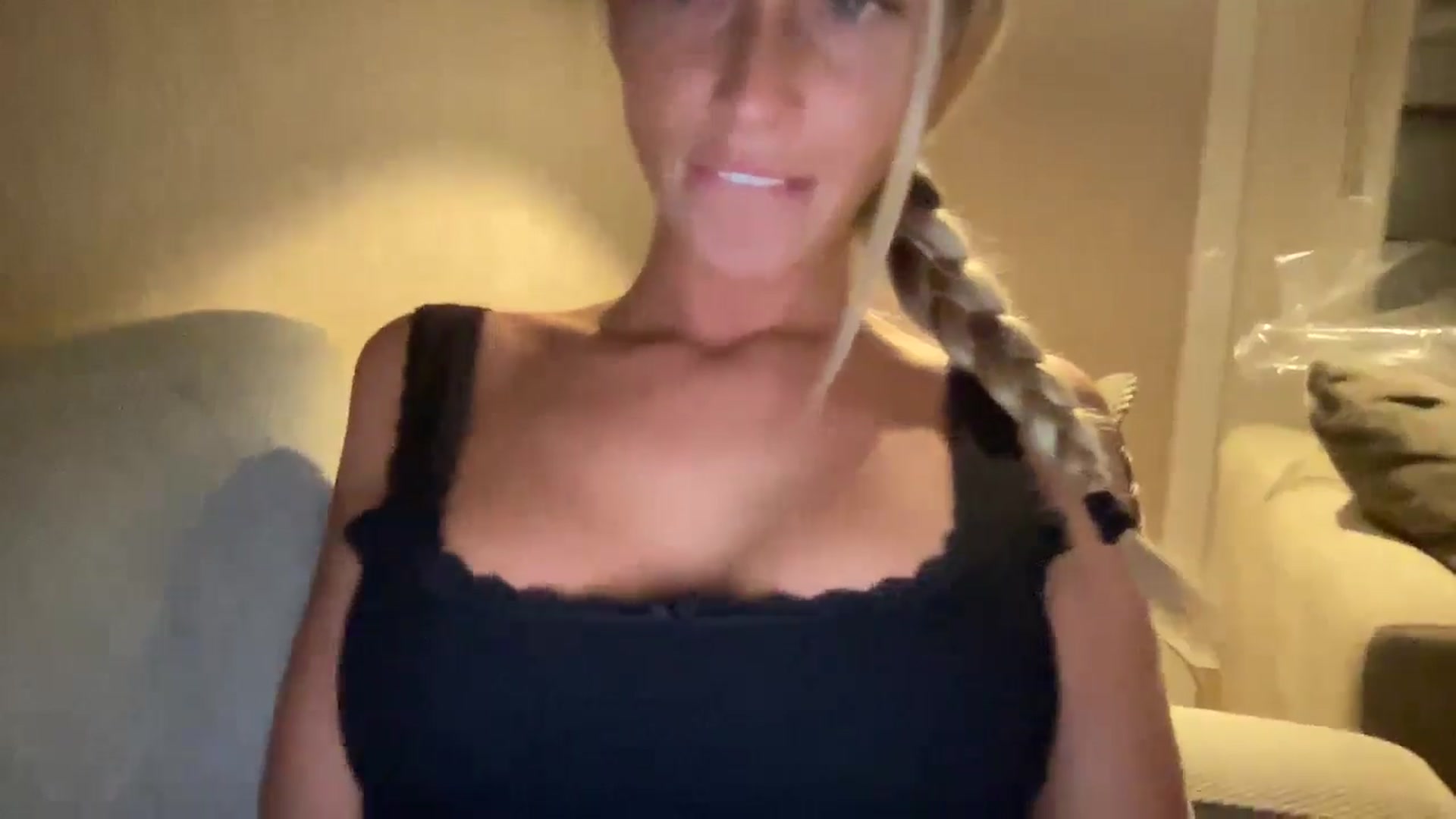 Gallery image thumbnail from Sophia_may7's myfreecams stream on, 07/04/2024, 19:21 image 13 of 20