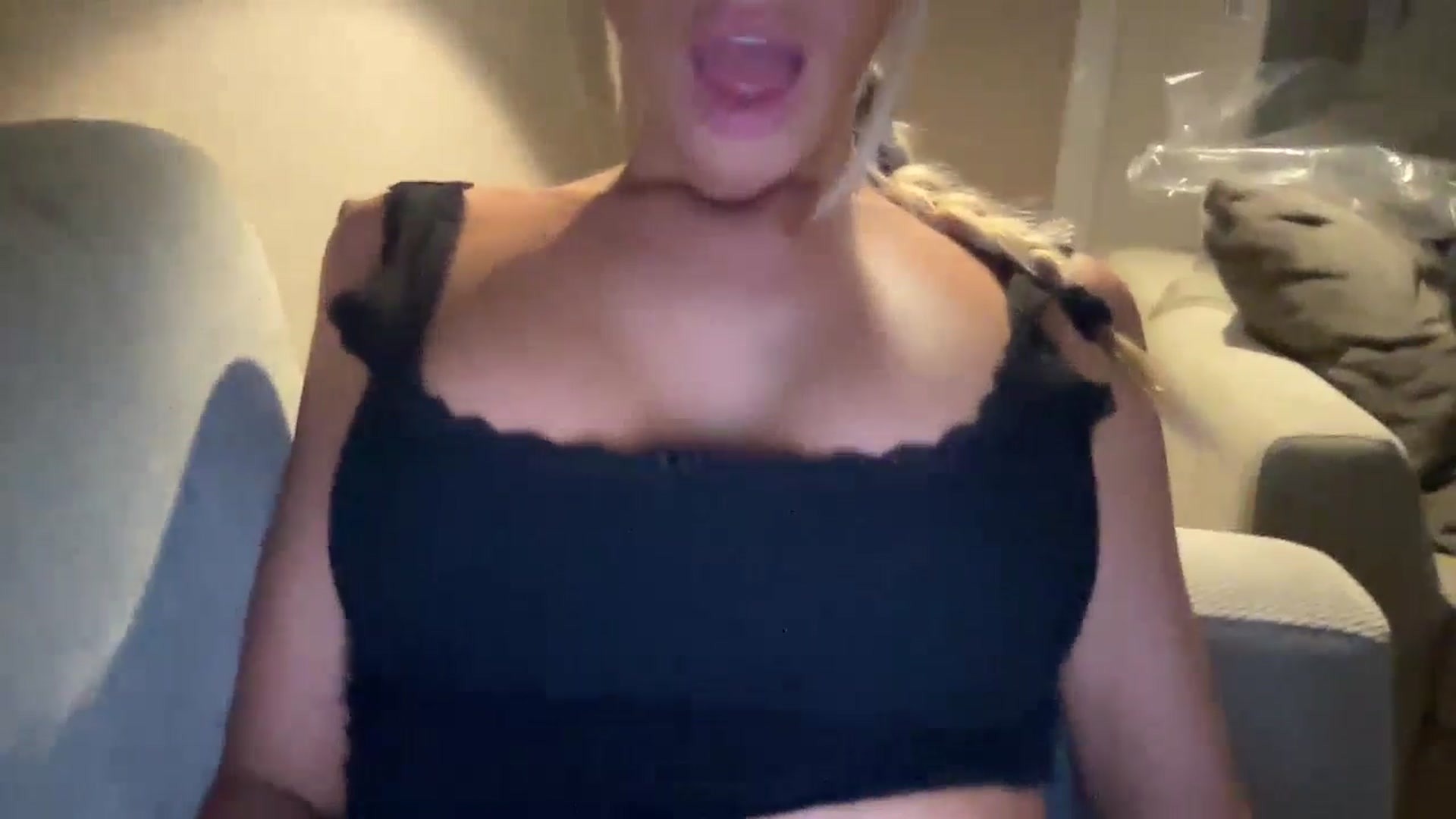 Gallery image thumbnail from Sophia_may7's myfreecams stream on, 07/04/2024, 20:25 image 12 of 20