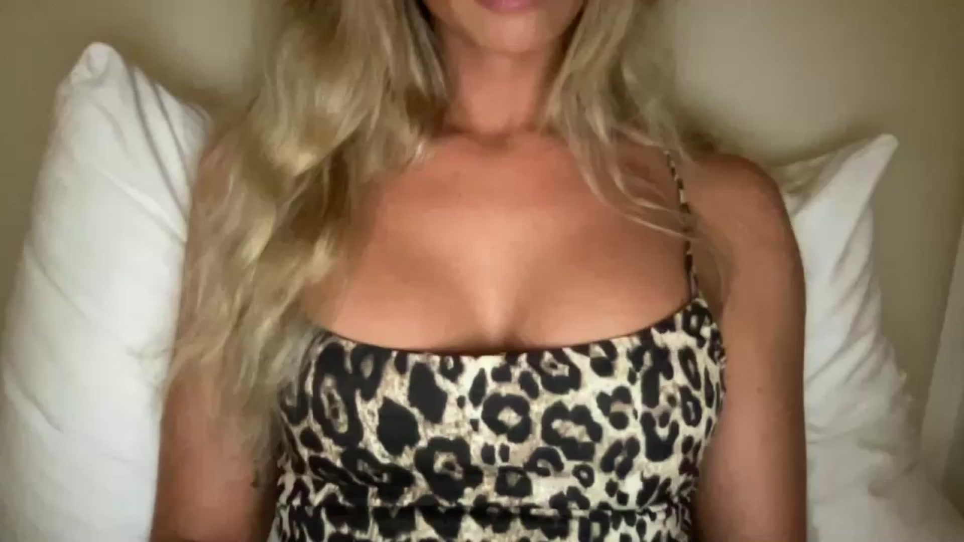 Gallery image thumbnail from Sophia_may7's myfreecams stream on, 07/06/2024, 19:38 image 13 of 20