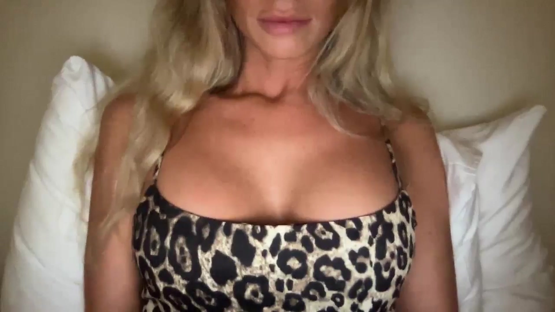 Gallery image thumbnail from Sophia_may7's myfreecams stream on, 07/06/2024, 20:04 image 11 of 20