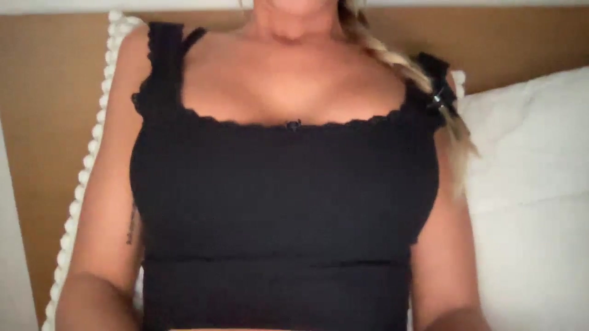 Gallery image thumbnail from Sophia_may7's myfreecams stream on, 07/25/2024, 19:53 image 4 of 20