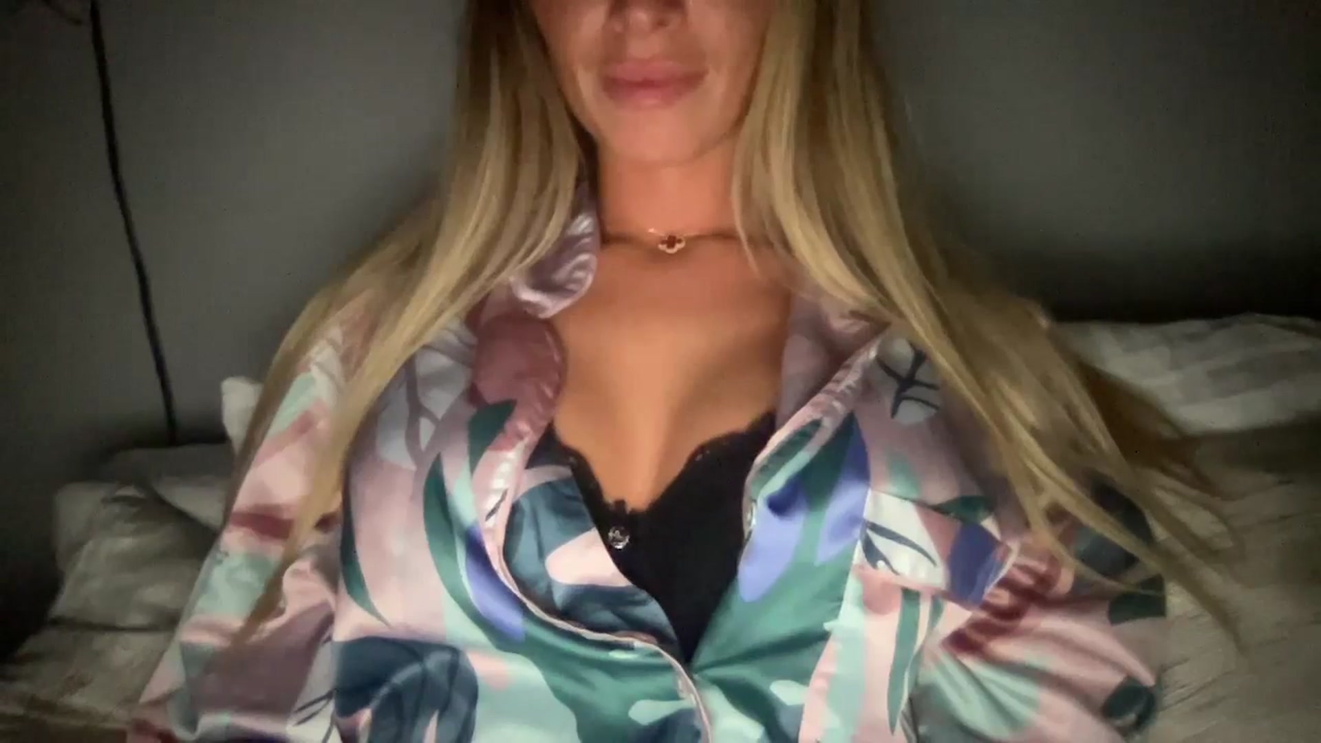 Gallery image thumbnail from Sophia_may7's myfreecams stream on, 07/26/2024, 22:58 image 14 of 20