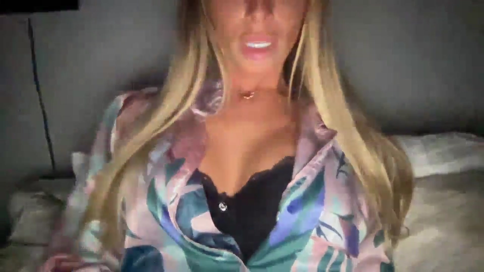 Gallery image thumbnail from Sophia_may7's myfreecams stream on, 07/26/2024, 22:58 image 8 of 20