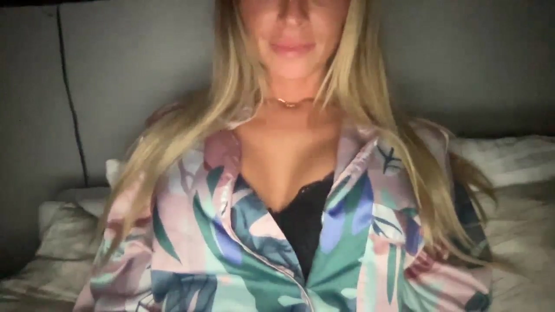Gallery image thumbnail from Sophia_may7's myfreecams stream on, 07/26/2024, 22:58 image 18 of 20