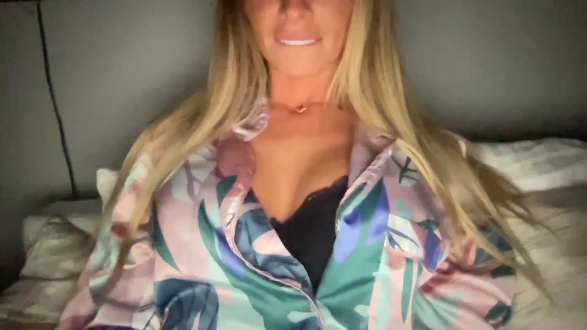Gallery image thumbnail from Sophia_may7's myfreecams stream on, 07/26/2024, 22:58 image 16 of 20