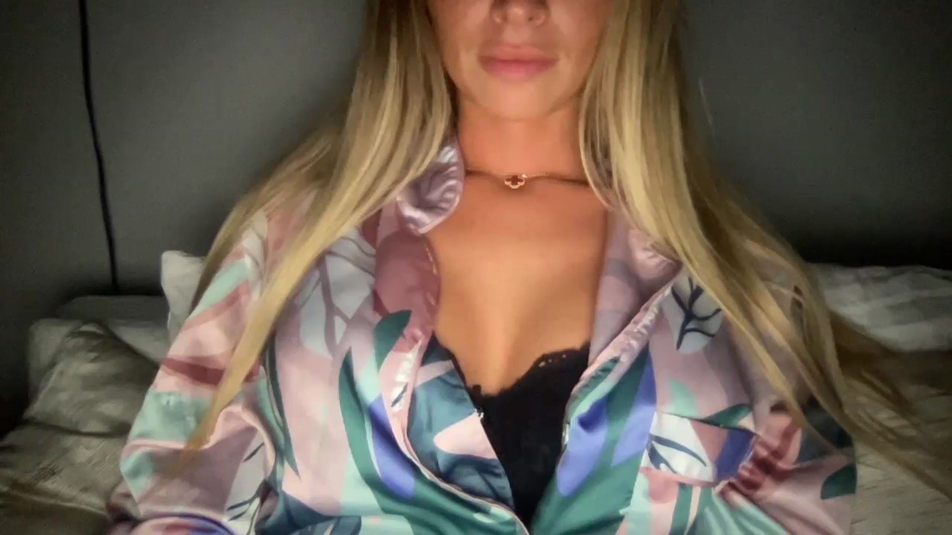 Gallery image thumbnail from Sophia_may7's myfreecams stream on, 07/26/2024, 22:58 image 12 of 20