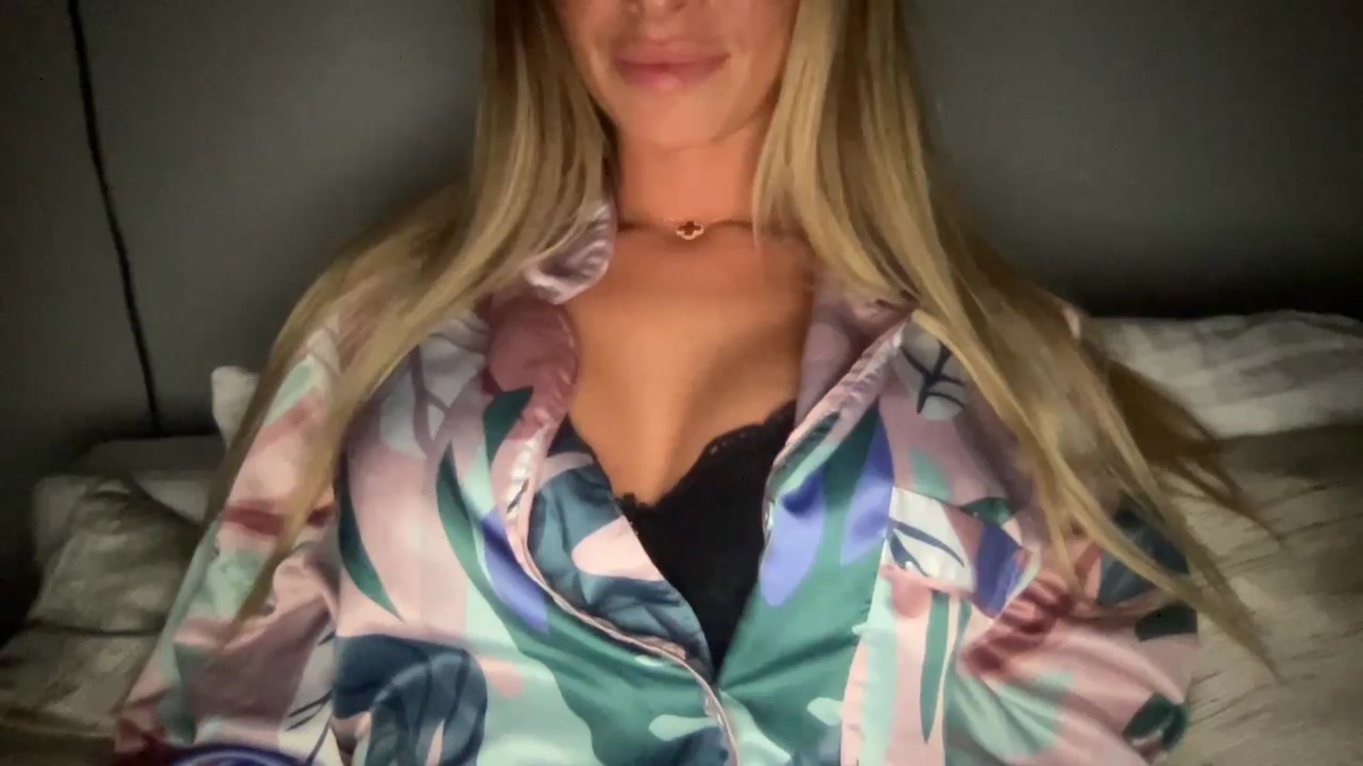Gallery image thumbnail from Sophia_may7's myfreecams stream on, 07/26/2024, 22:58 image 15 of 20