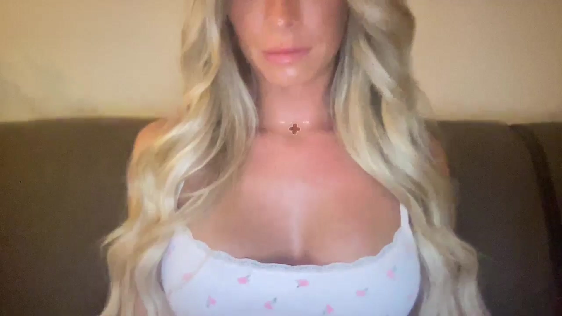 Gallery image thumbnail from Sophia_may7's myfreecams stream on, 08/11/2024, 20:00 image 7 of 20