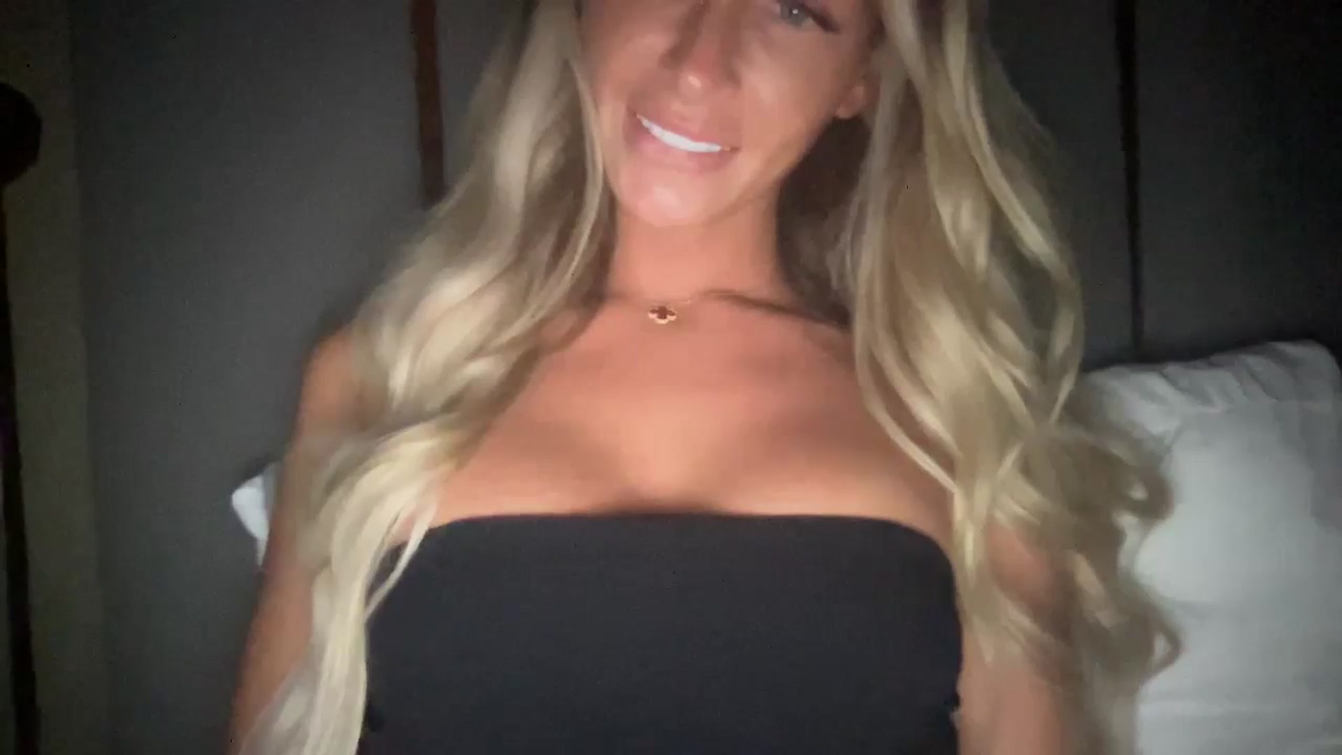 Gallery image thumbnail from Sophia_may7's myfreecams stream on, 08/12/2024, 19:21 image 4 of 20