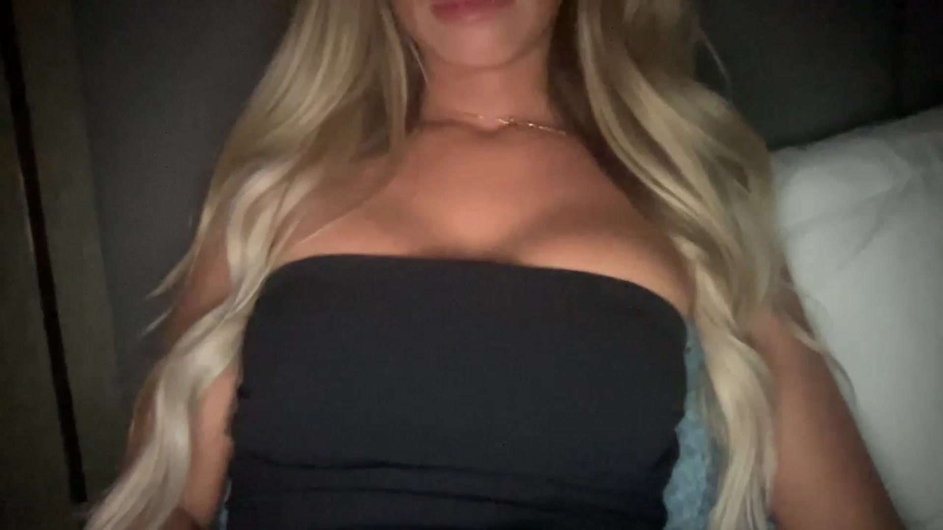Gallery image thumbnail from Sophia_may7's myfreecams stream on, 08/12/2024, 20:24 image 20 of 20