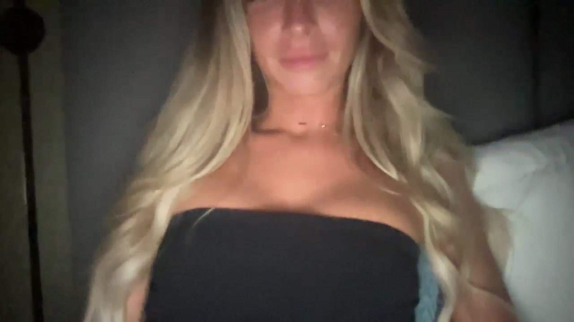 Gallery image thumbnail from Sophia_may7's myfreecams stream on, 08/12/2024, 20:24 image 9 of 20