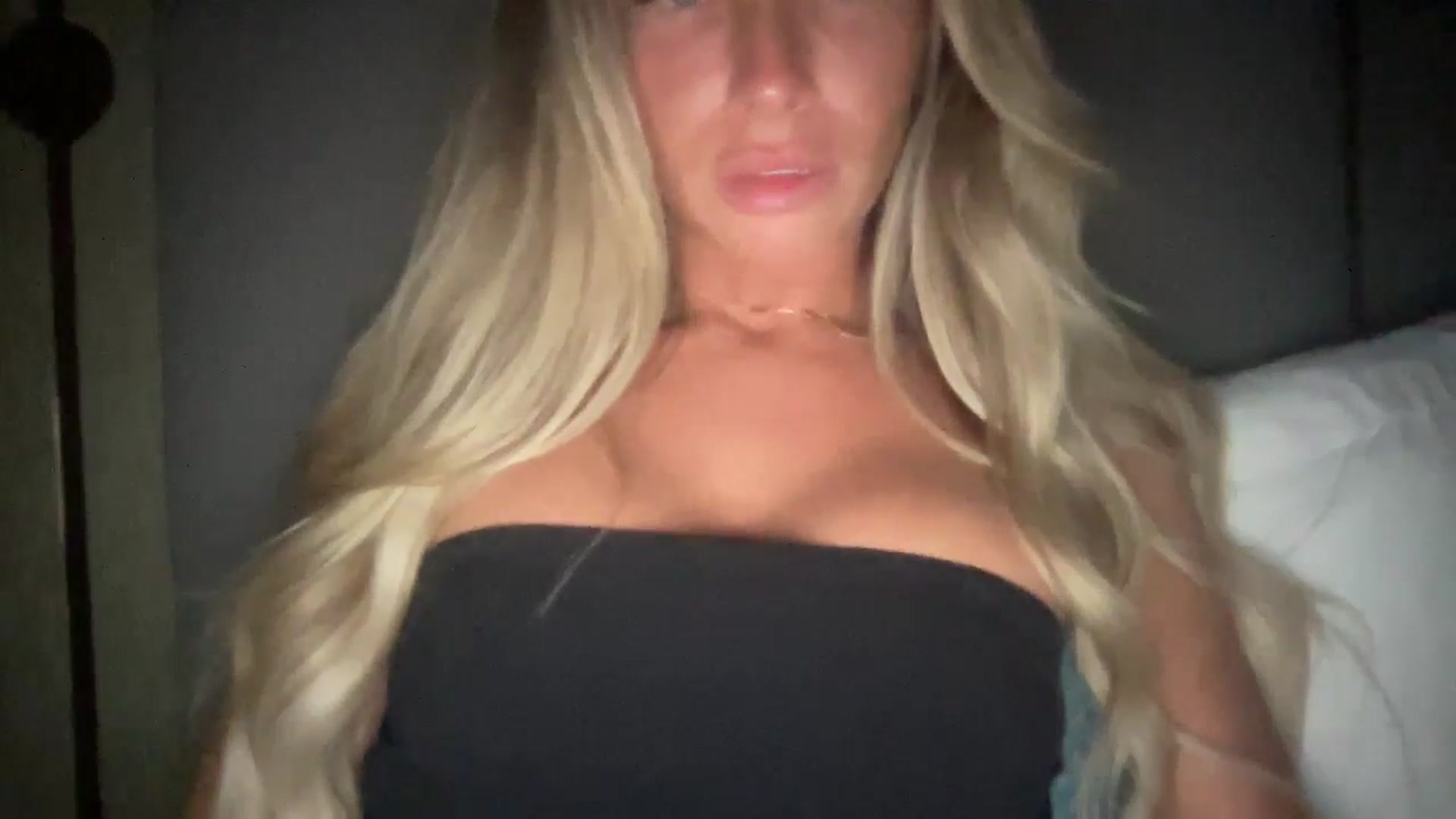 Gallery image thumbnail from Sophia_may7's myfreecams stream on, 08/12/2024, 20:24 image 6 of 20