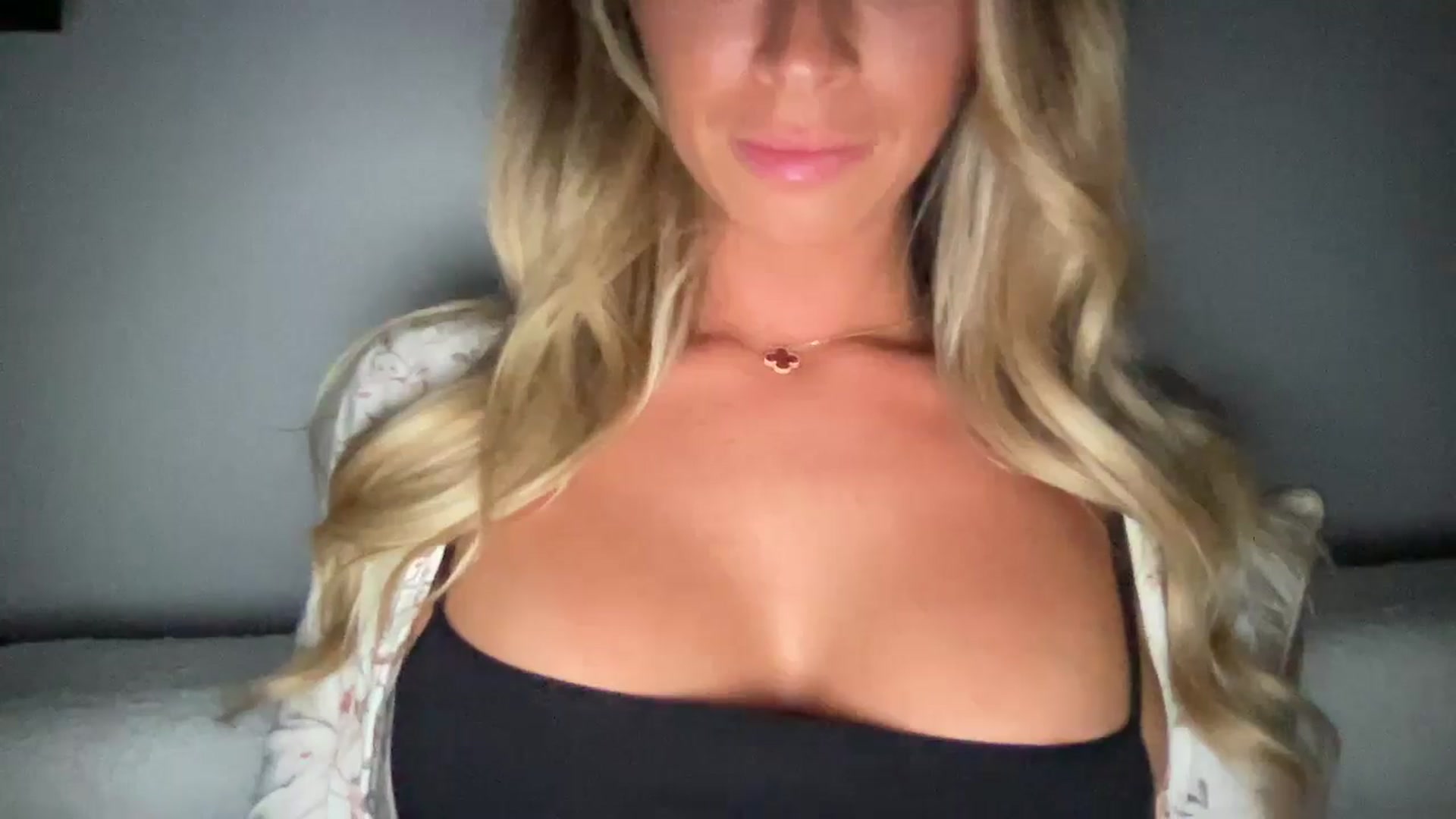 Gallery image thumbnail from Sophia_may7's myfreecams stream on, 08/23/2024, 23:05 image 15 of 20
