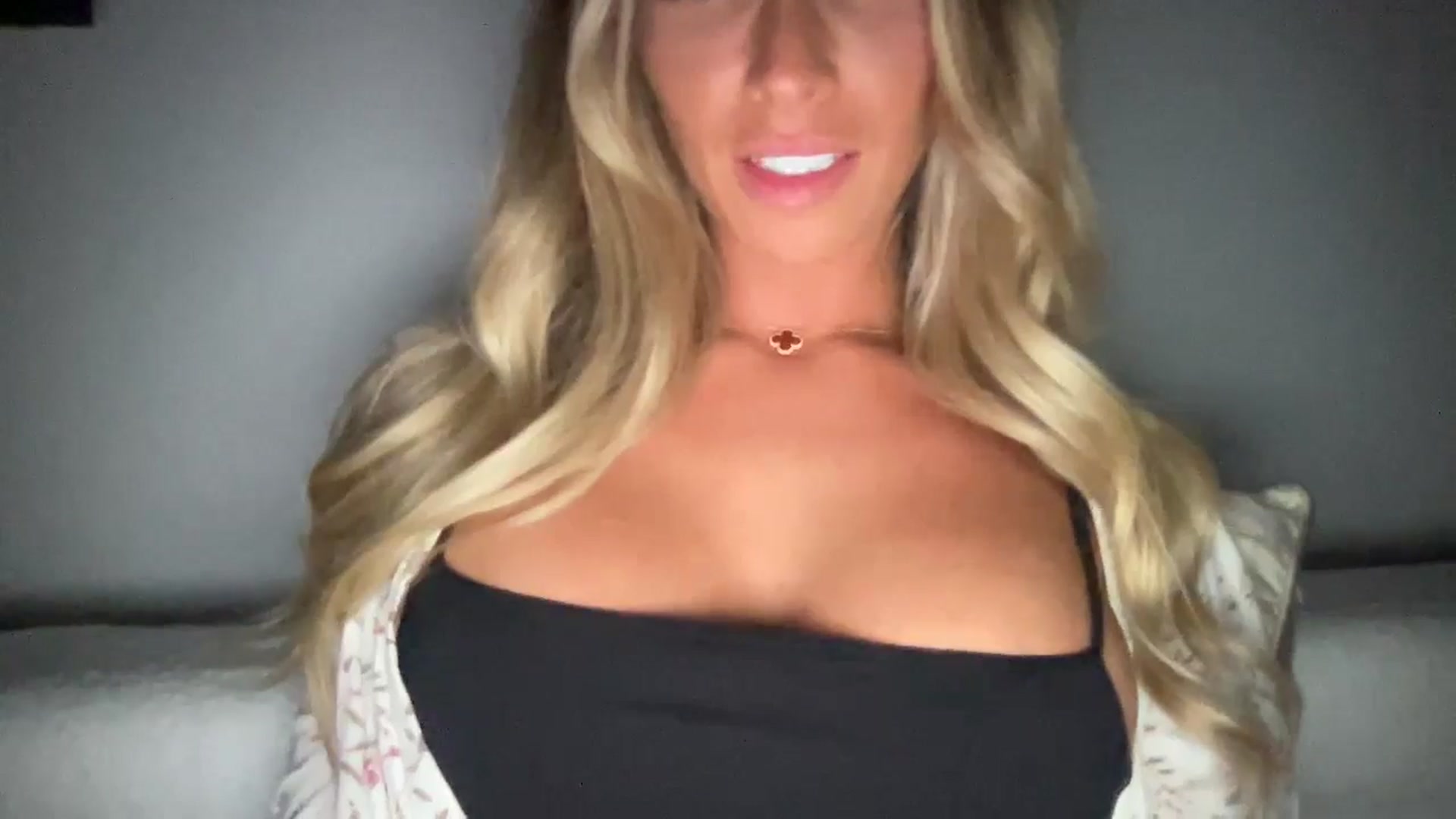 Gallery image thumbnail from Sophia_may7's myfreecams stream on, 08/23/2024, 23:05 image 18 of 20