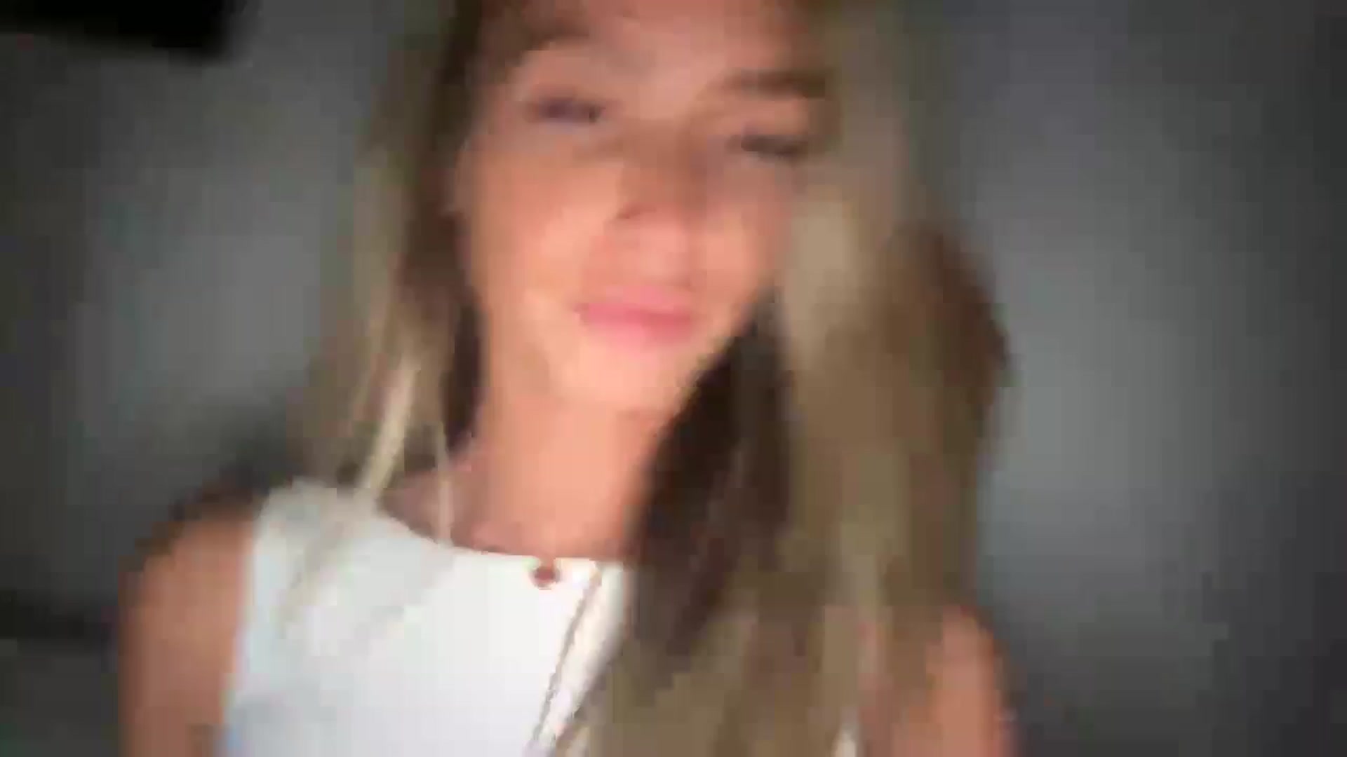 Gallery image thumbnail from Sophia_may7's myfreecams stream on, 08/30/2024, 23:13 image 10 of 20