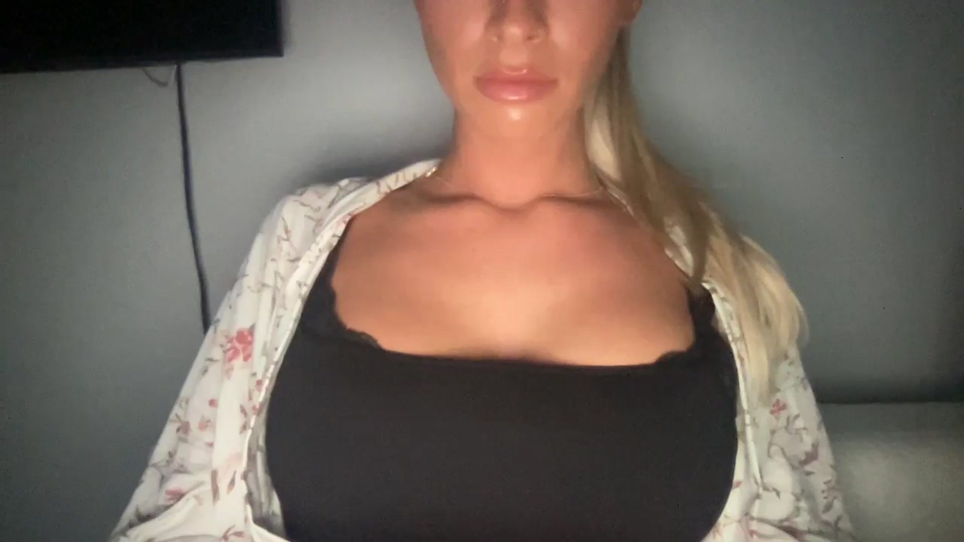 Gallery image thumbnail from Sophiaamay's myfreecams stream on, 09/14/2024, 18:25 image 7 of 20