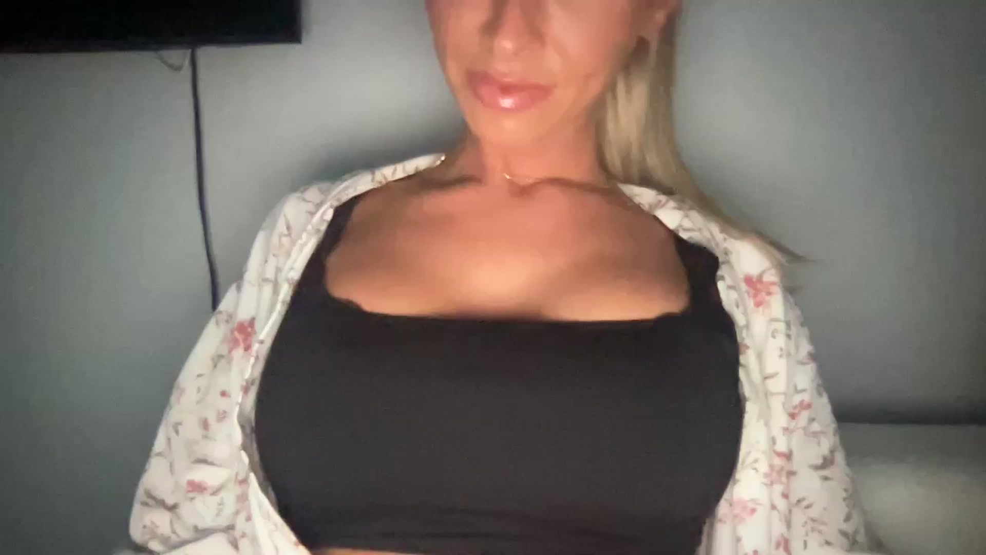 Gallery image thumbnail from Sophiaamay's myfreecams stream on, 09/14/2024, 18:25 image 3 of 20