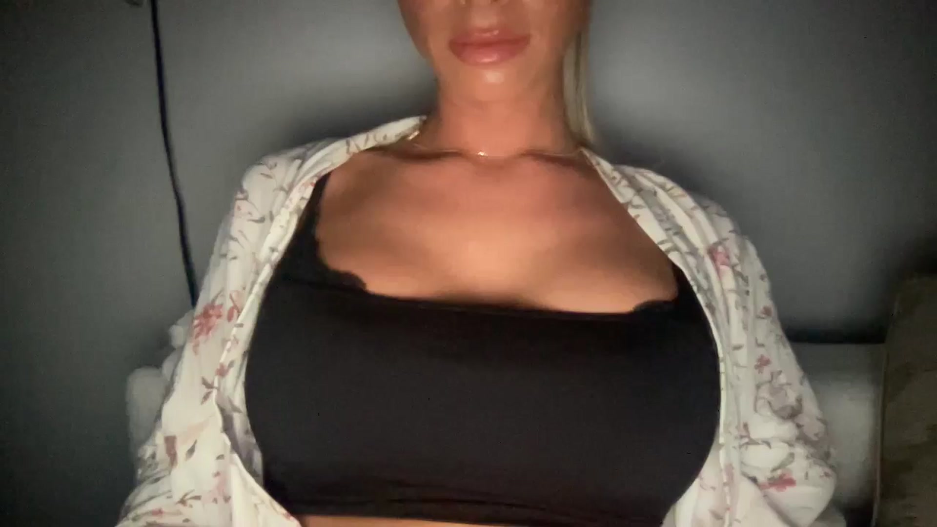Gallery image thumbnail from Sophiaamay's myfreecams stream on, 09/14/2024, 18:25 image 16 of 20