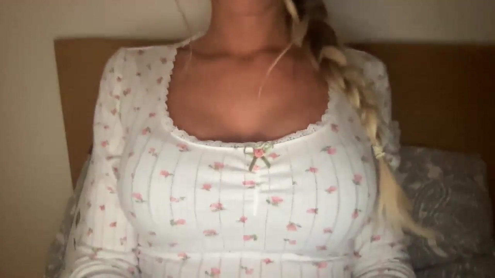 Gallery image thumbnail from Sophiaamay's myfreecams stream on, 11/22/2024, 12:00 image 11 of 20