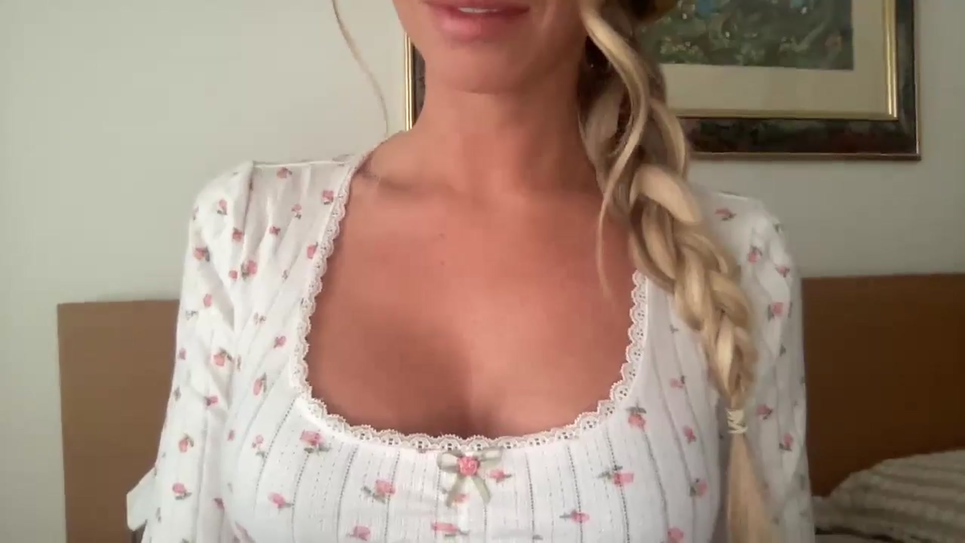 Gallery image thumbnail from Sophiaamay's myfreecams stream on, 11/22/2024, 12:00 image 2 of 20