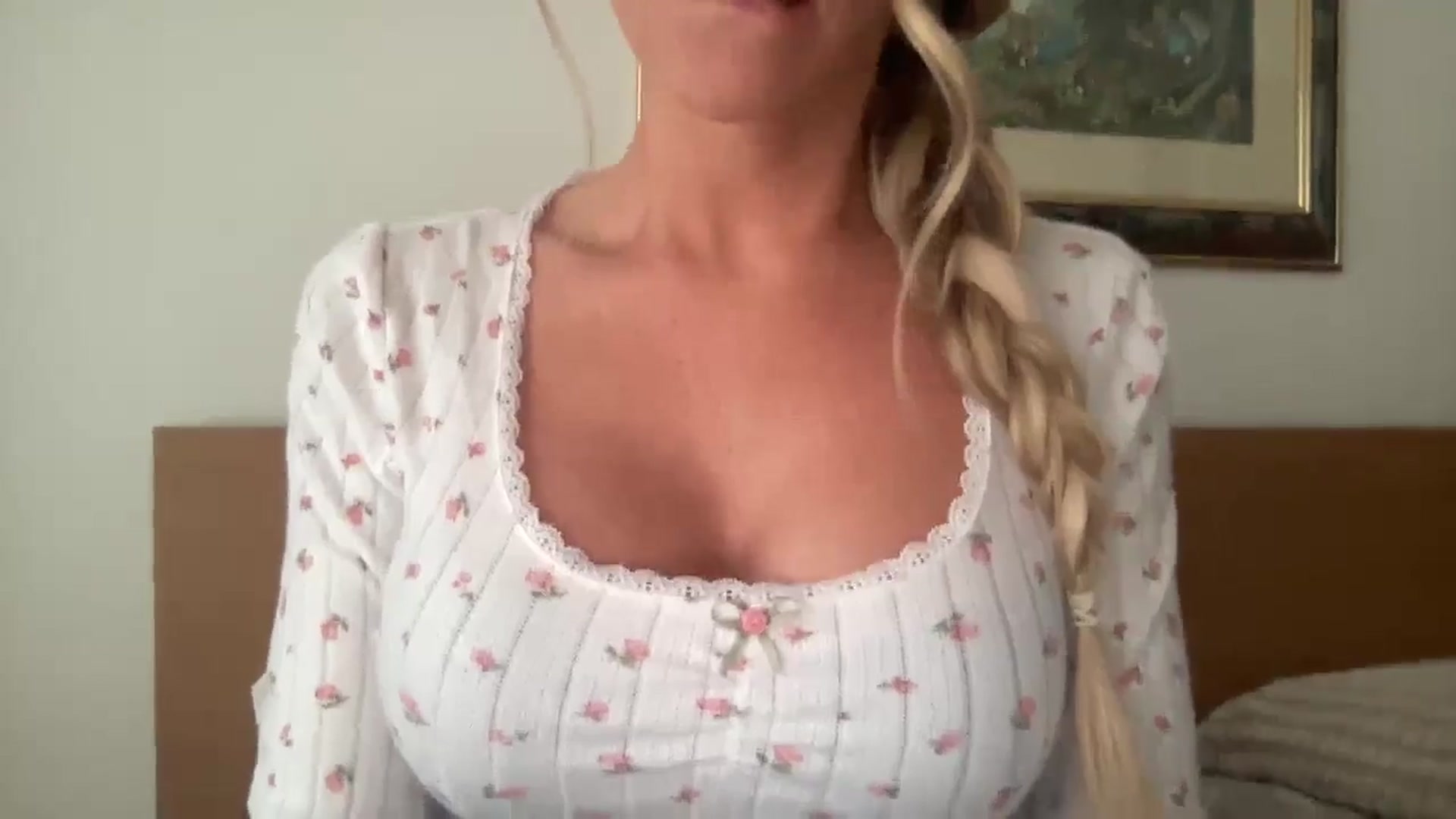 Gallery image thumbnail from Sophiaamay's myfreecams stream on, 11/22/2024, 12:00 image 3 of 20