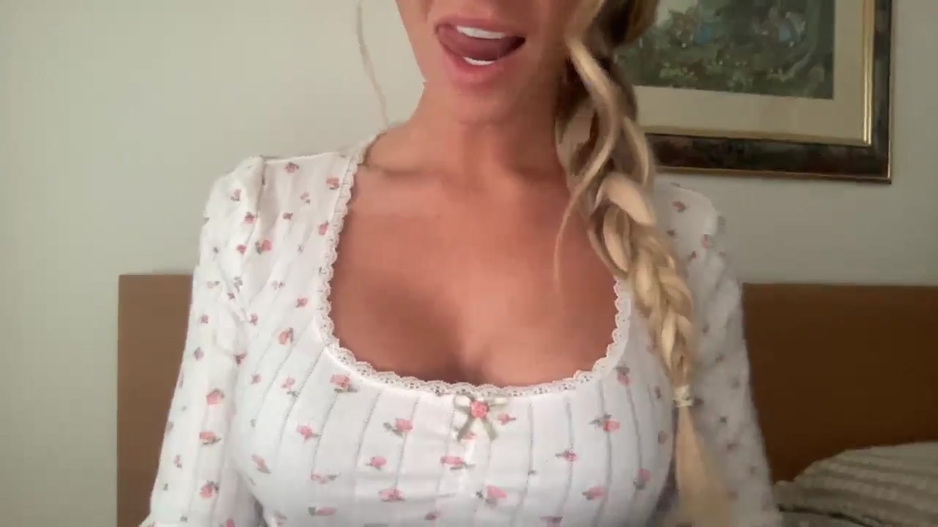Gallery image thumbnail from Sophiaamay's myfreecams stream on, 11/22/2024, 12:00 image 4 of 20