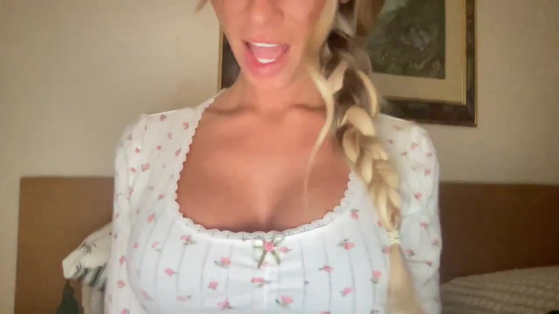 Gallery image thumbnail from Sophiaamay's myfreecams stream on, 11/22/2024, 12:00 image 8 of 20