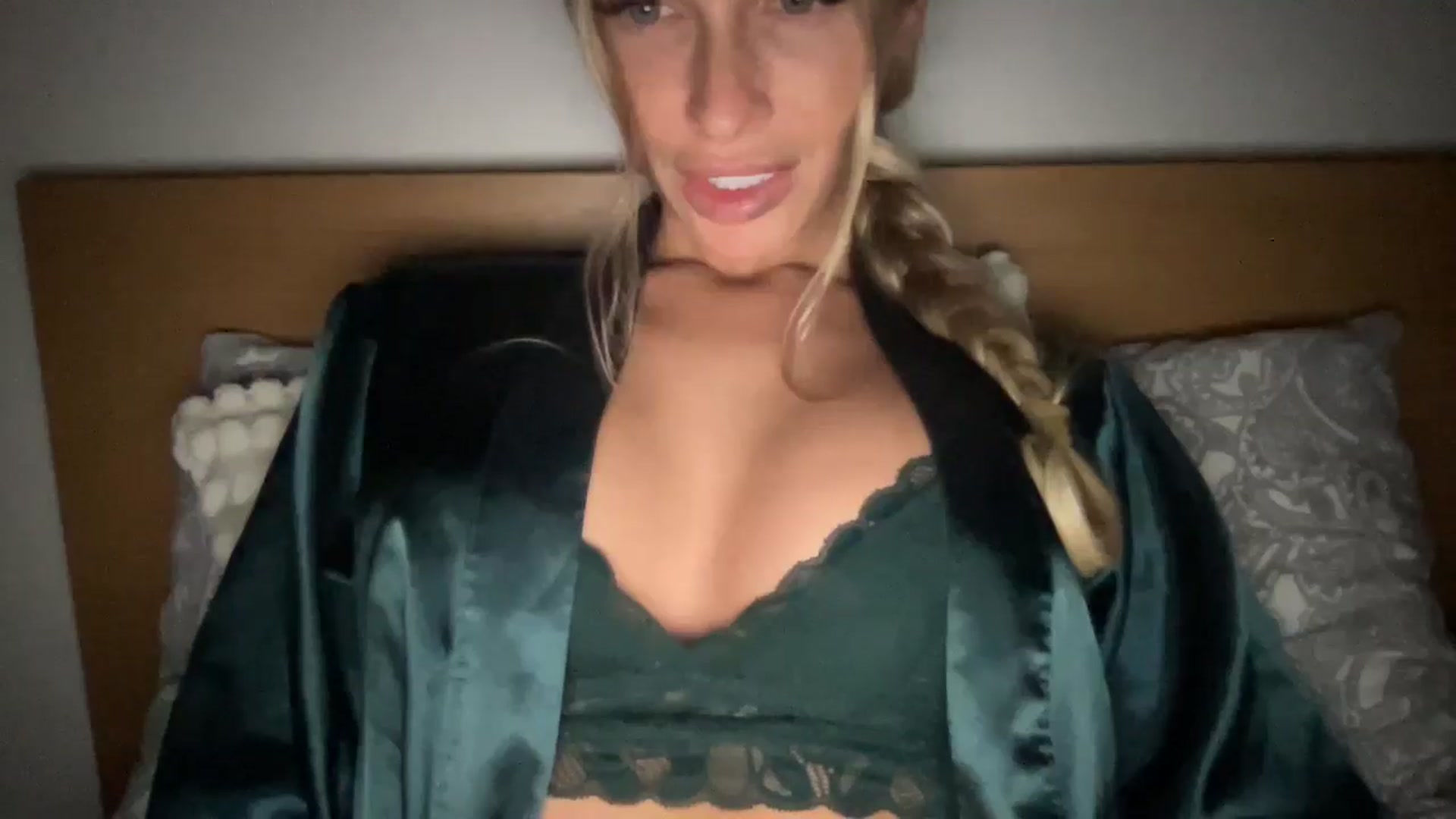 Gallery image thumbnail from Sophiaamay's myfreecams stream on, 12/15/2024, 21:49 image 19 of 20