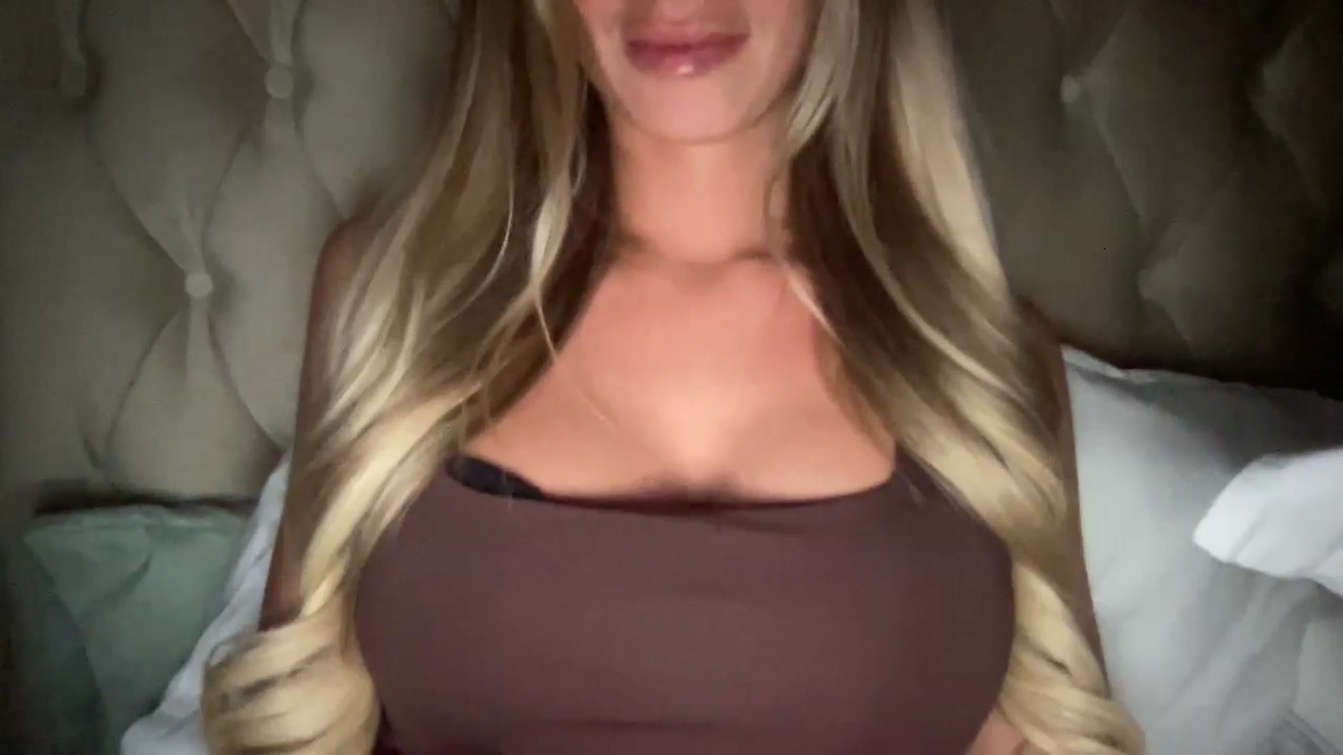 Gallery image thumbnail from Sophiaamay's myfreecams stream on, 12/19/2024, 23:35 image 15 of 20