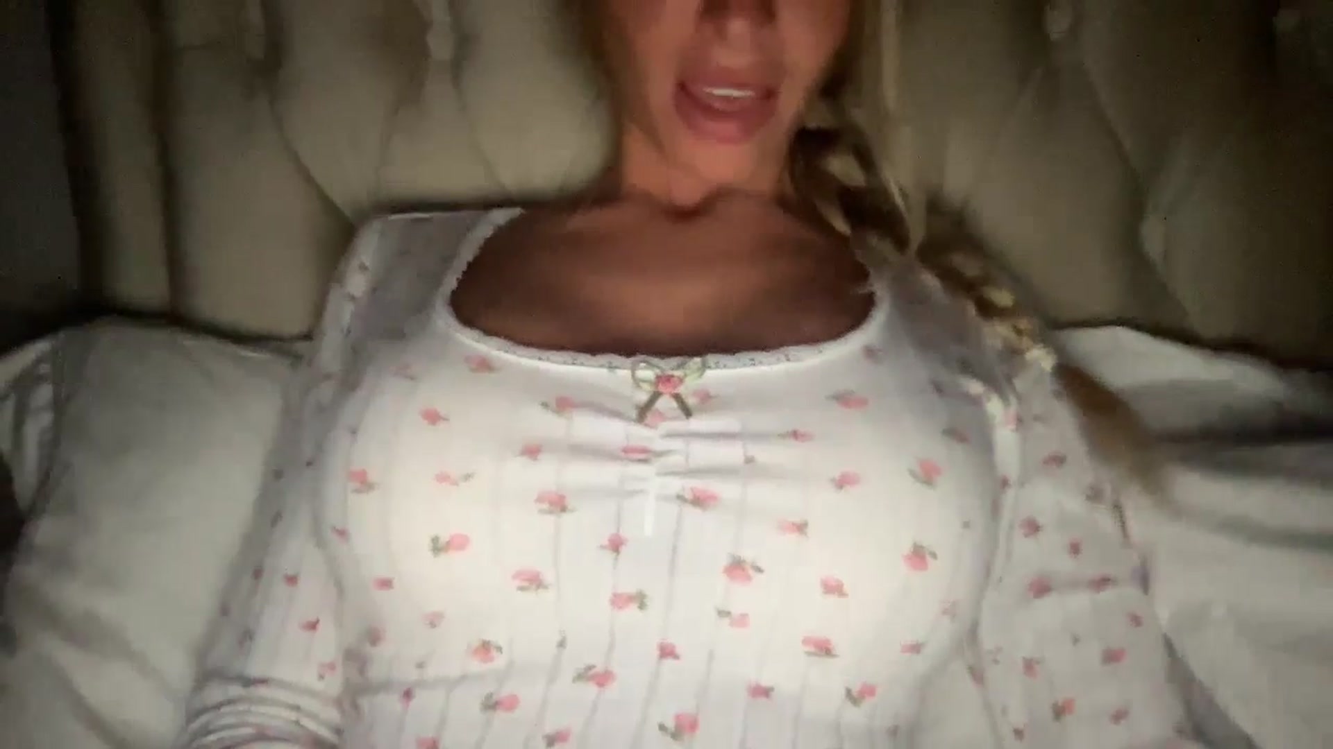 Gallery image thumbnail from Sophiaamay's myfreecams stream on, 01/19/2025, 18:24 image 9 of 20