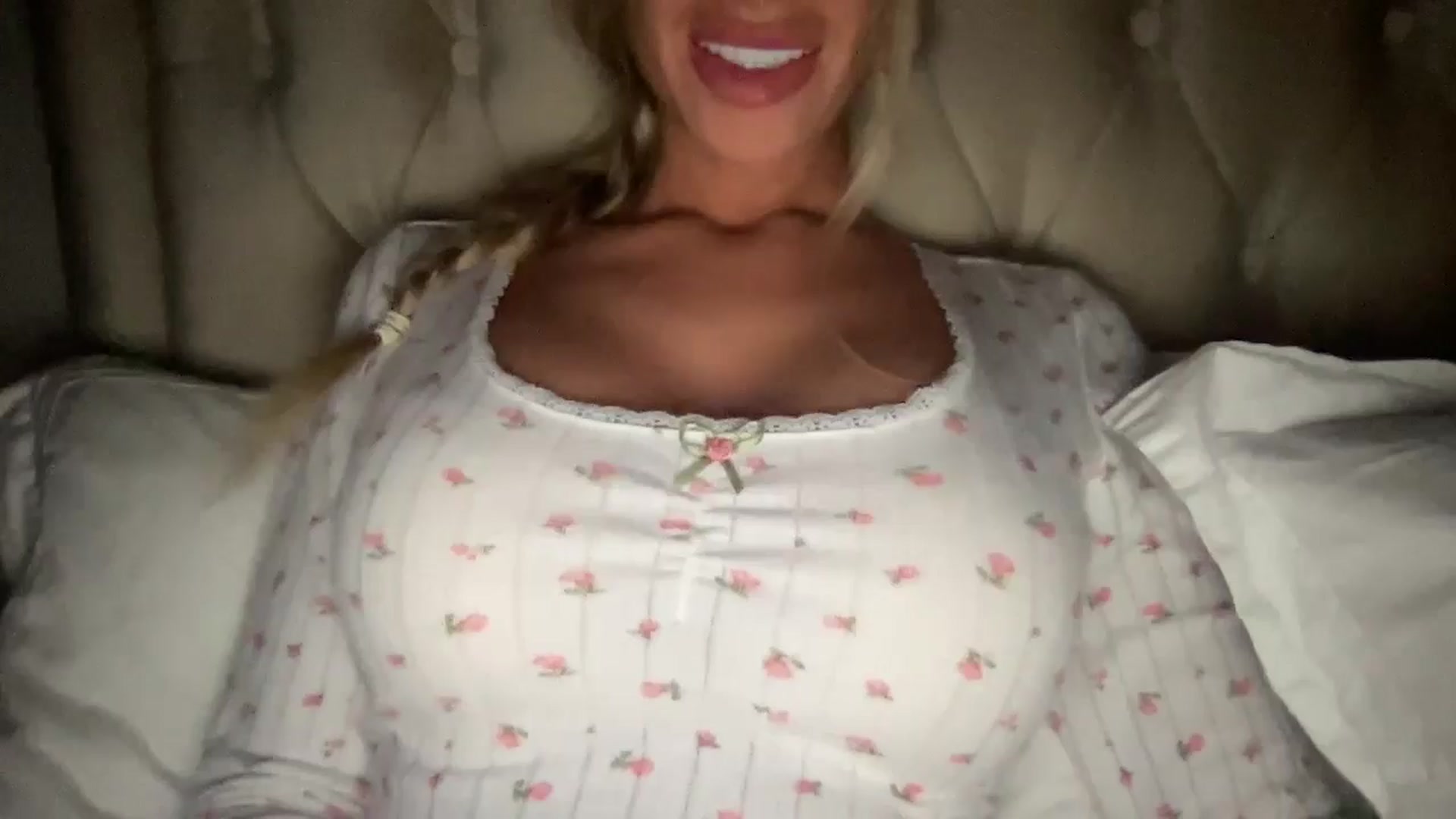 Gallery image thumbnail from Sophiaamay's myfreecams stream on, 01/19/2025, 18:24 image 4 of 20