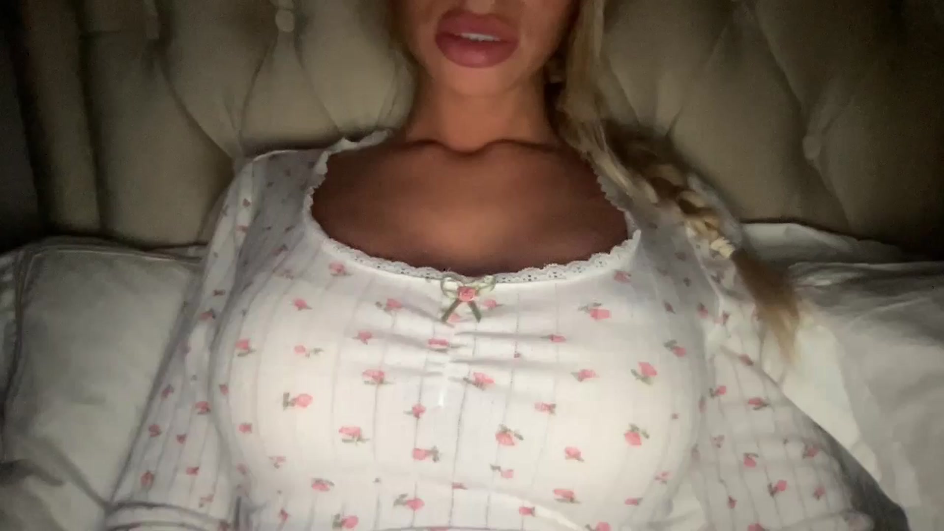Gallery image thumbnail from Sophiaamay's myfreecams stream on, 01/19/2025, 18:24 image 19 of 20