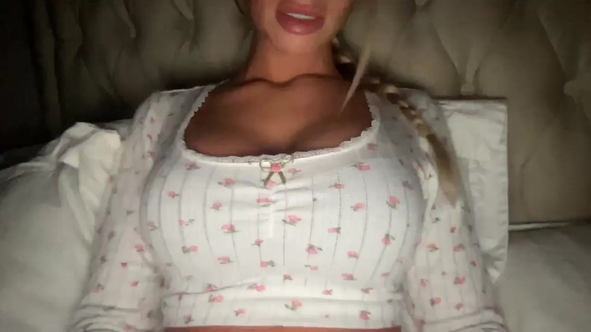 Gallery image thumbnail from Sophiaamay's myfreecams stream on, 01/31/2025, 23:22 image 20 of 20
