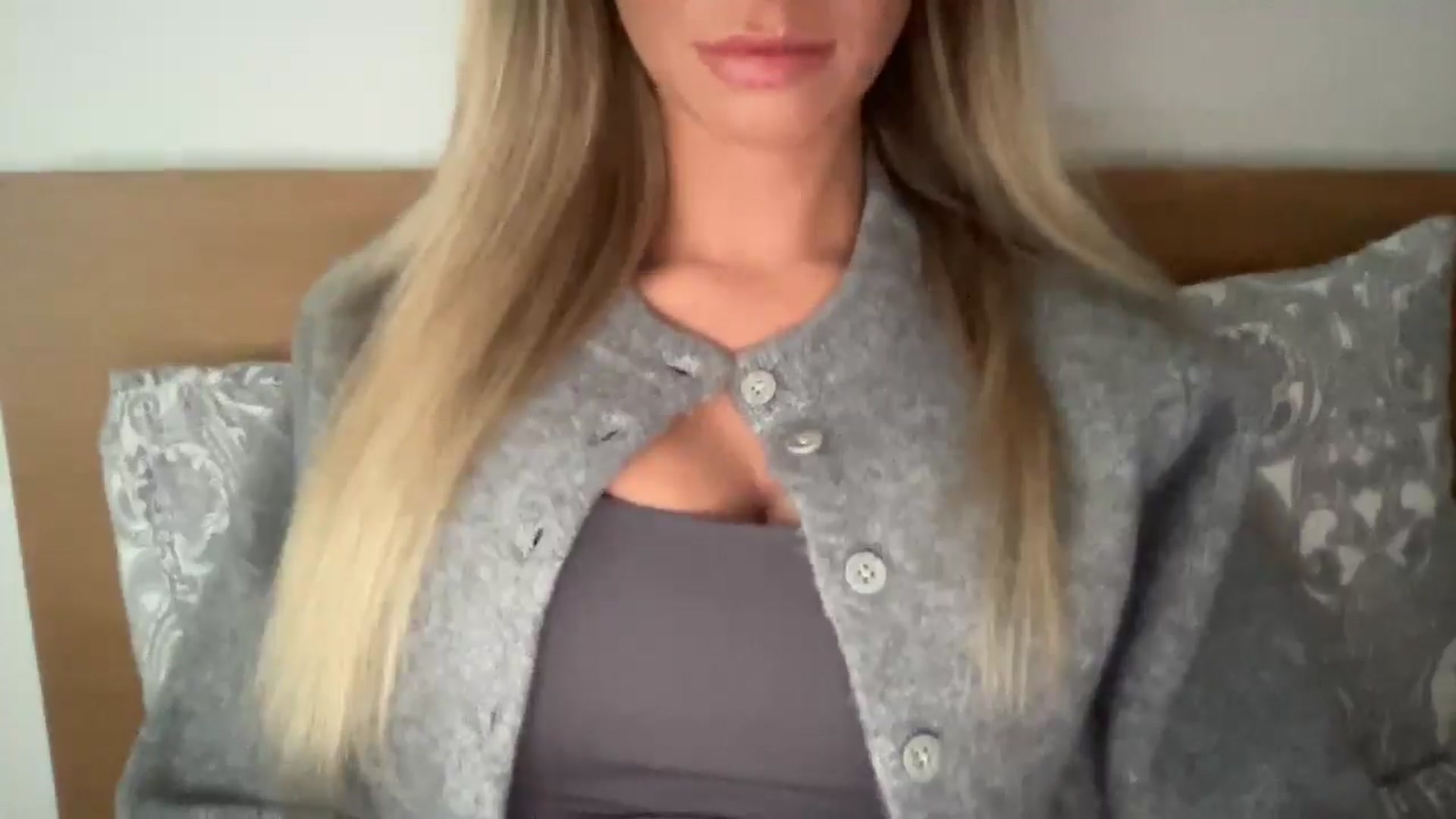 Gallery image thumbnail from Sophiaamay's myfreecams stream on, 02/15/2025, 13:42 image 19 of 20
