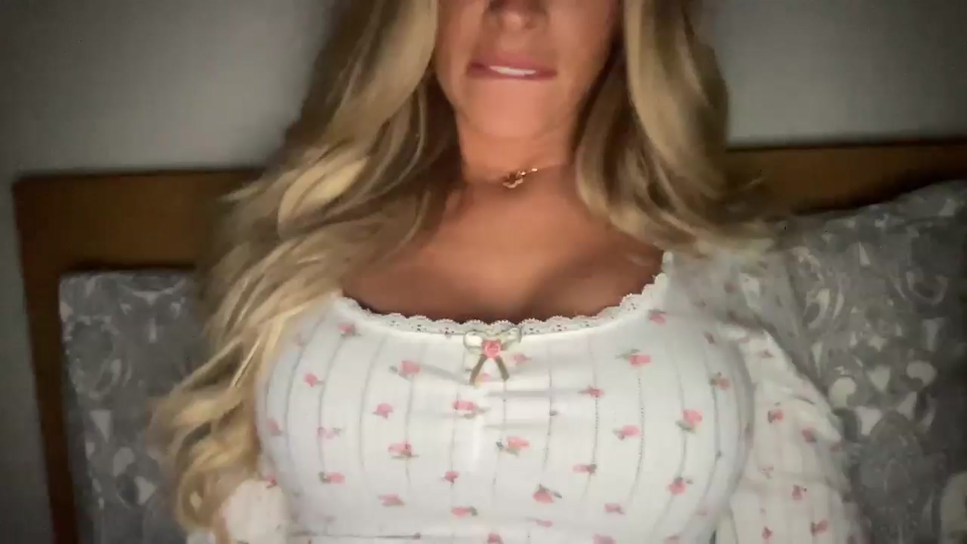 Gallery image thumbnail from Sophiaamay's myfreecams stream on, 03/28/2025, 22:46 image 1 of 20
