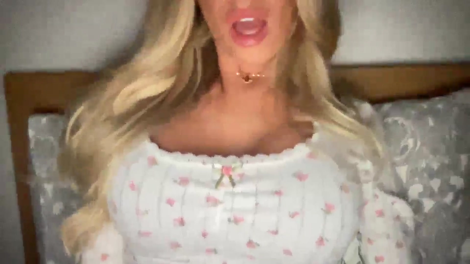 Gallery image thumbnail from Sophiaamay's myfreecams stream on, 03/28/2025, 22:46 image 15 of 20