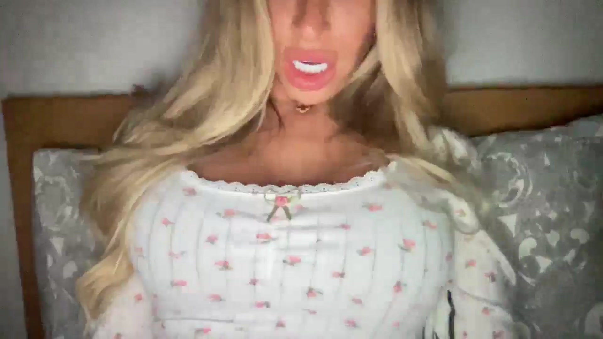 Gallery image thumbnail from Sophiaamay's myfreecams stream on, 03/28/2025, 22:46 image 19 of 20