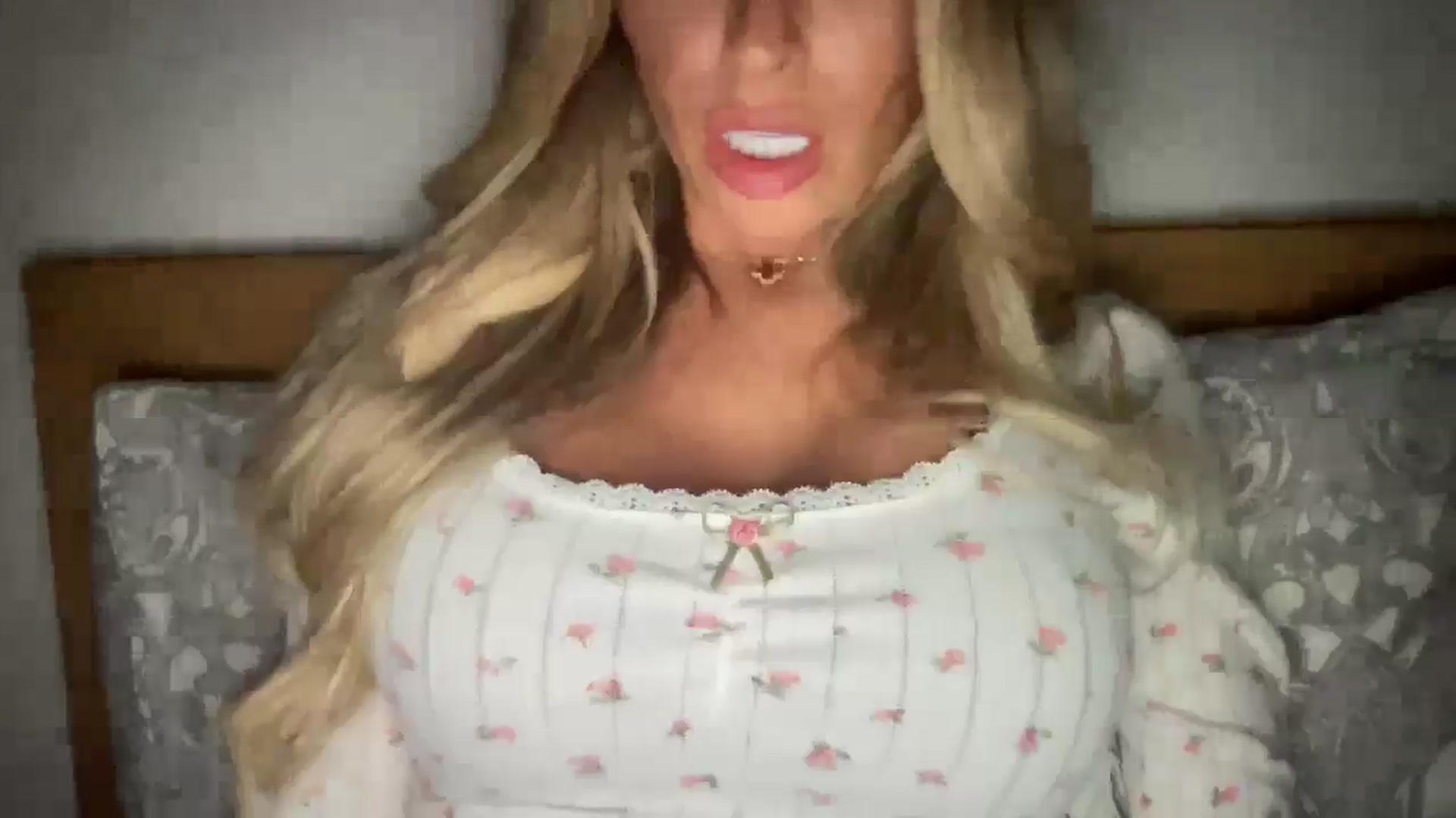 Gallery image thumbnail from Sophiaamay's myfreecams stream on, 03/28/2025, 22:46 image 20 of 20